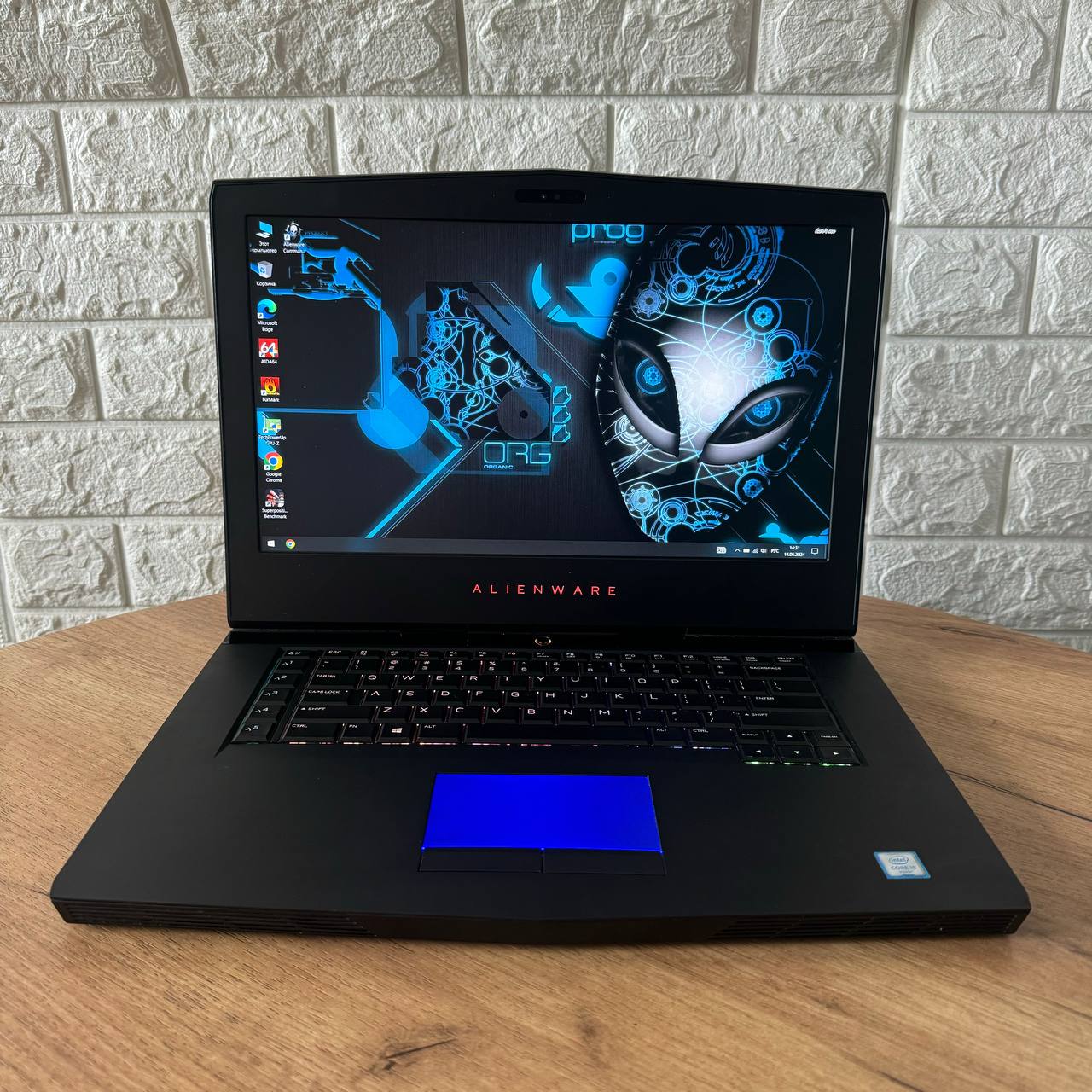 Dell Alienware 15 R3 (i5 6300HQ GTX 1060)