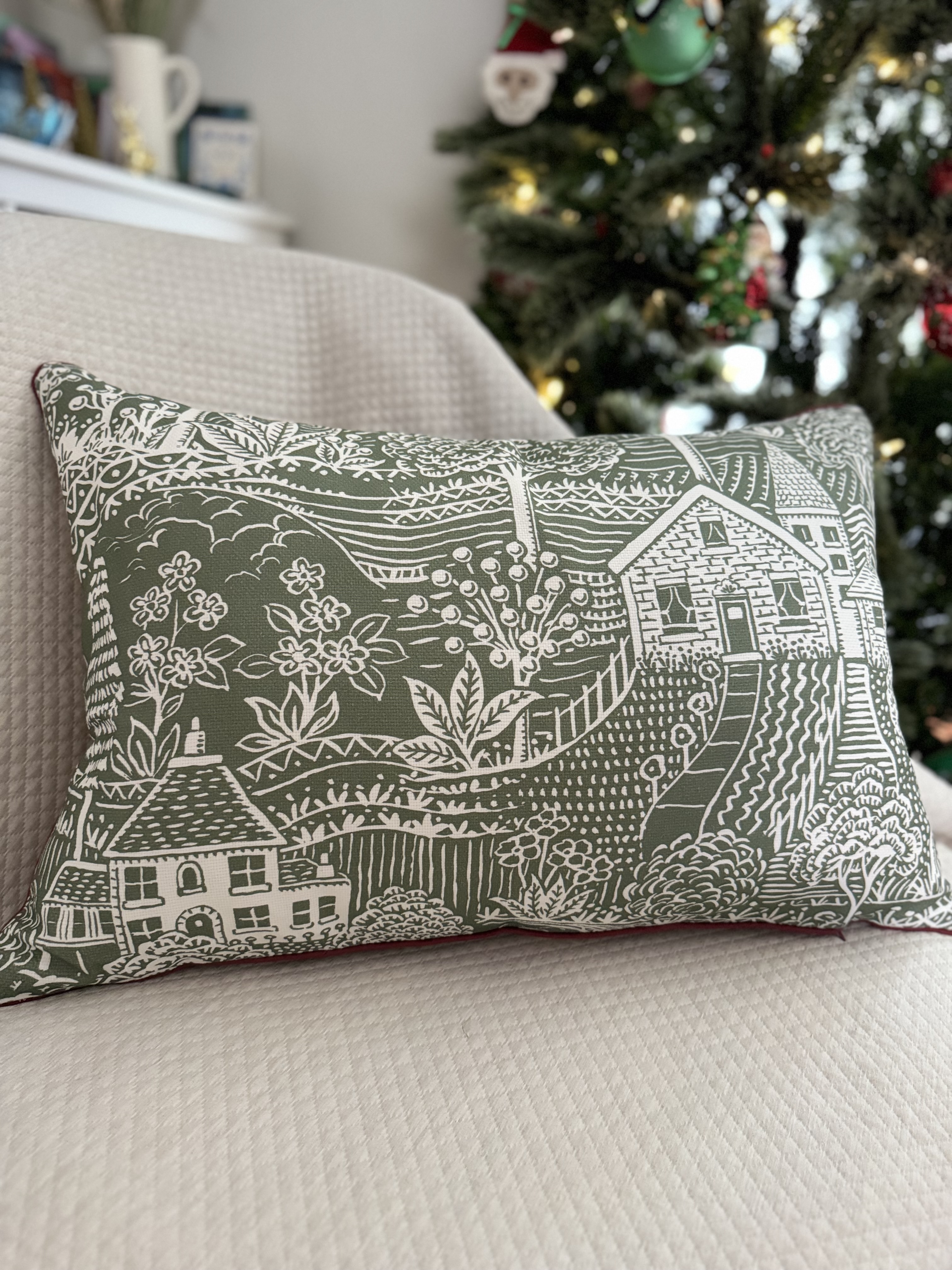 Decorative pillow Story