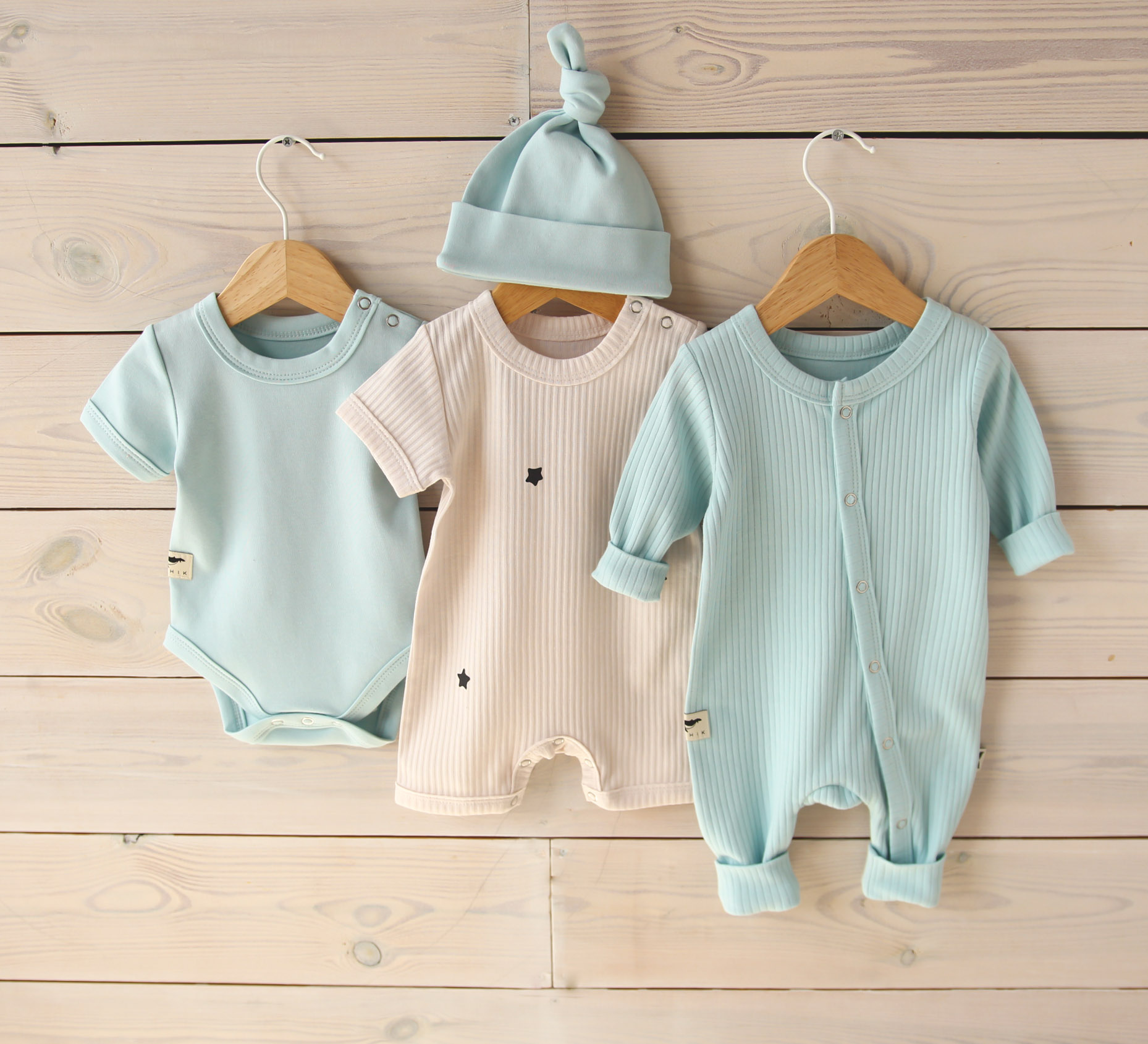 Комплект ромпер, пісочник, бодік та шапочка