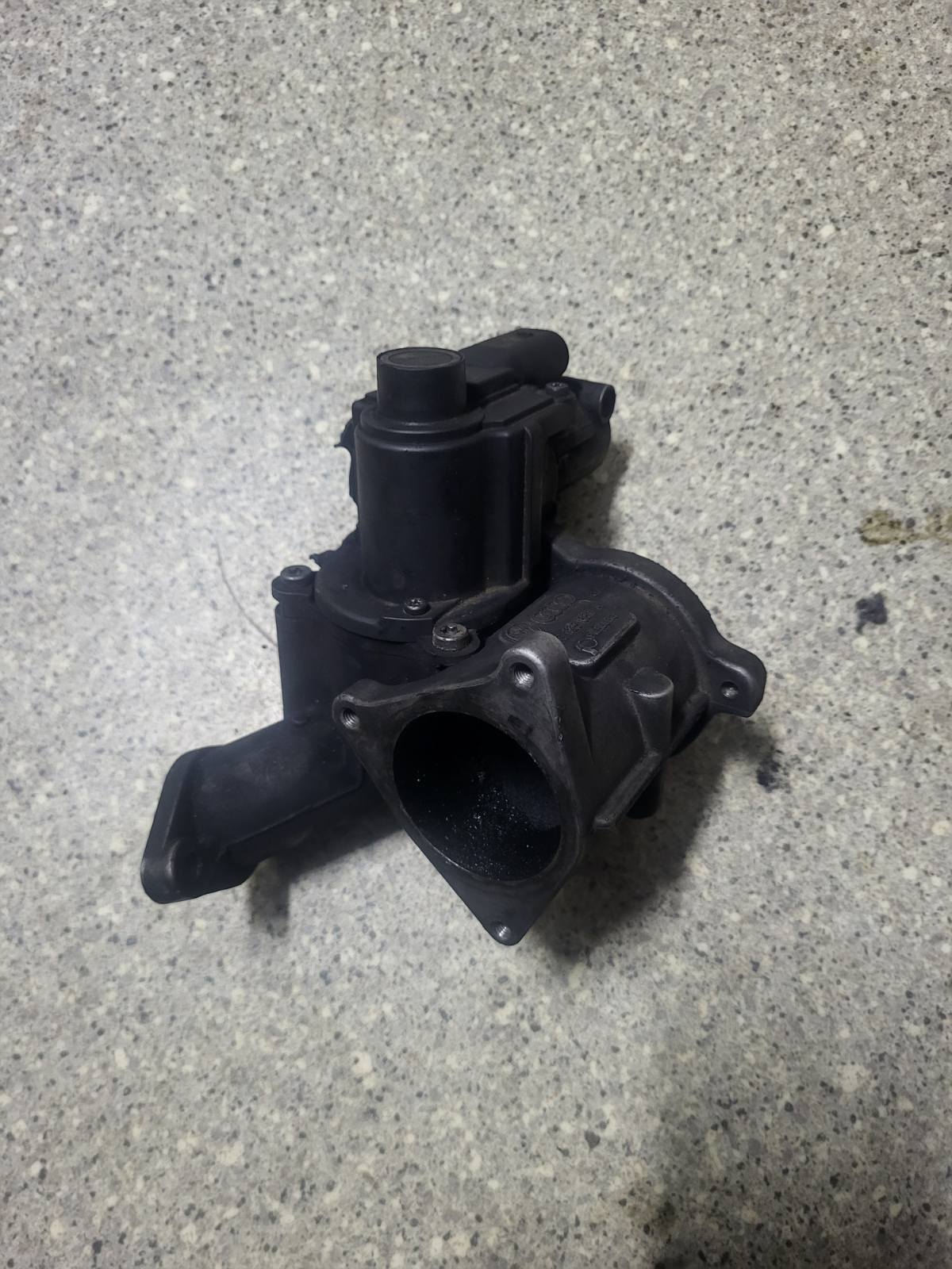 Клапан EGR Passat B6 2.0 BMP