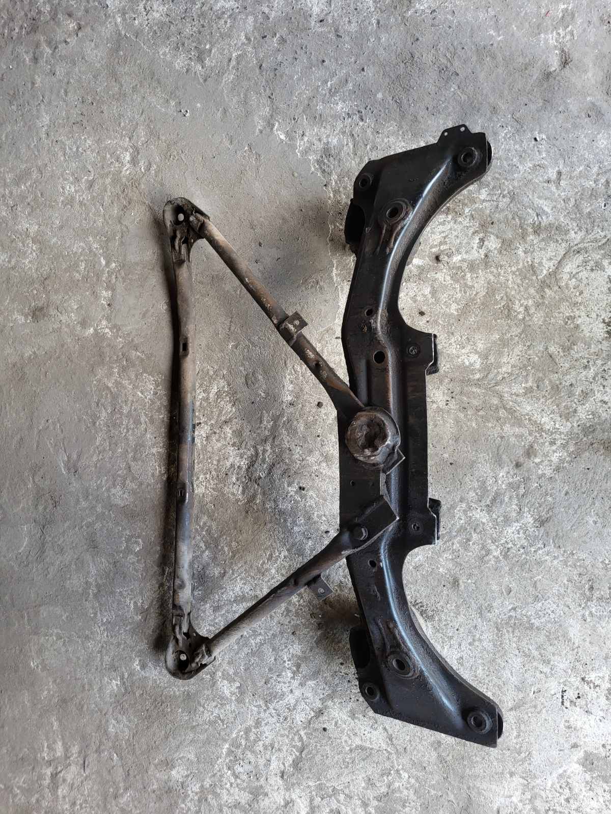 Передній підрамник BMW E46