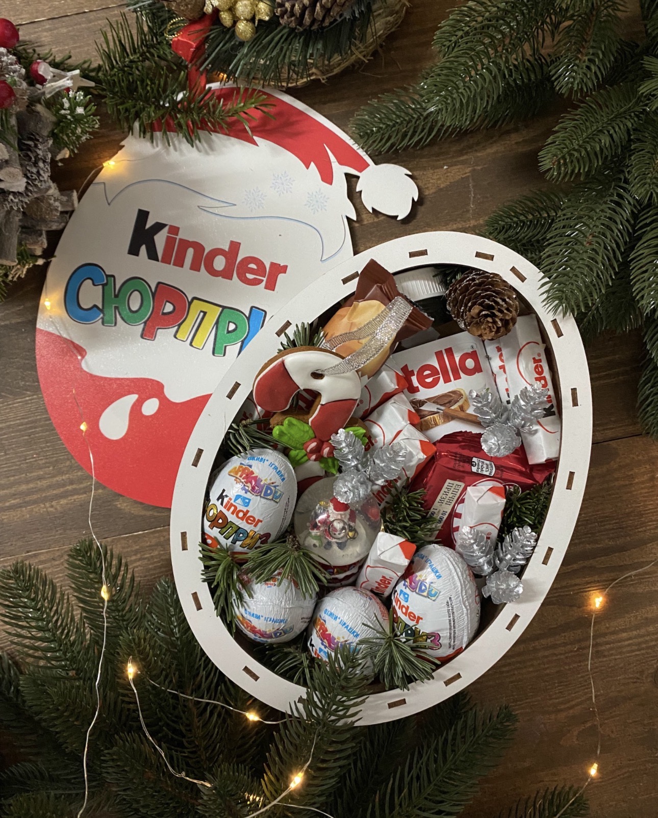 Подарунковий новорічний набір “Kinder Surprise Magic”