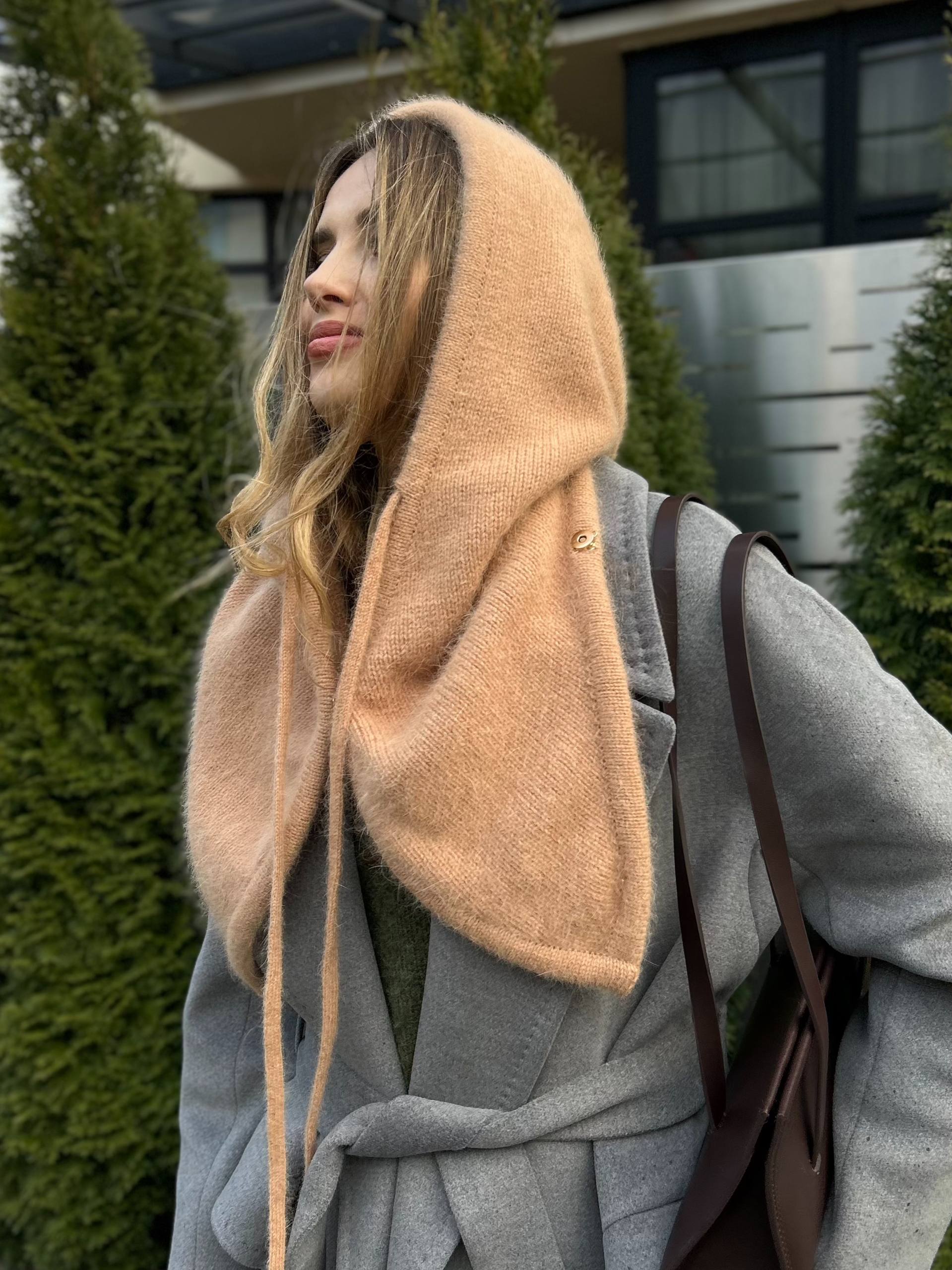 Капор на кнопках горіховий