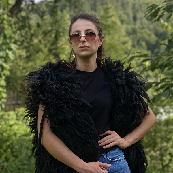 Гуня безрукавка чорна