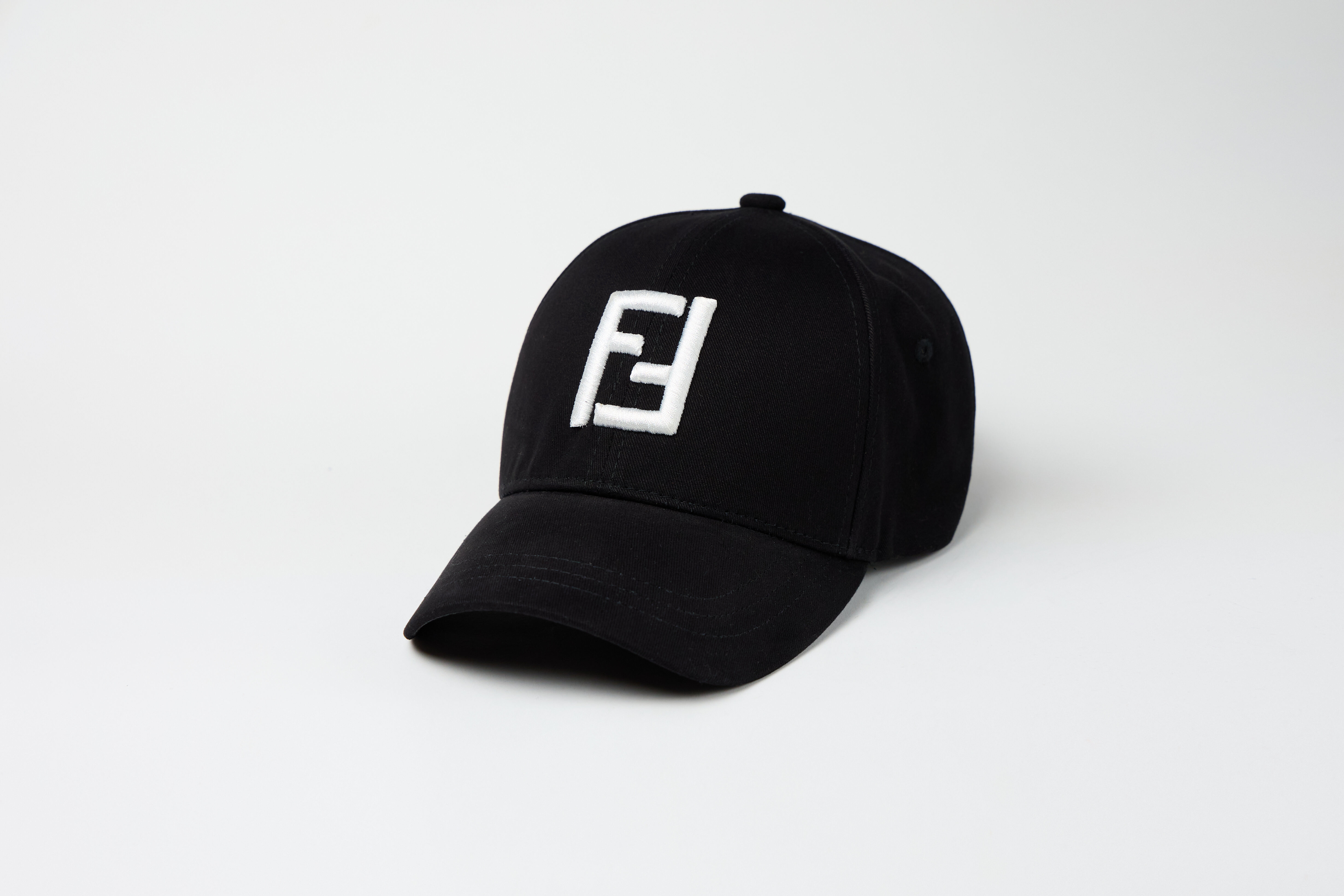 Бейсболка Fendi - Фенді Вишивка Біла Копія