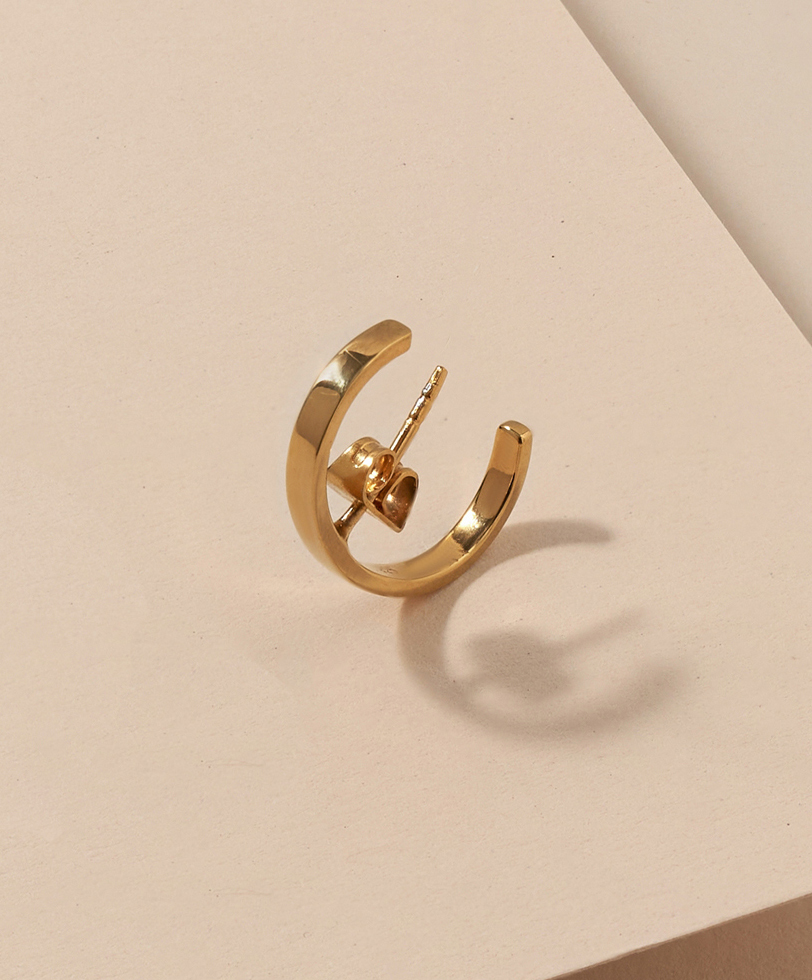 Mono-earring Mono
Gold Plated