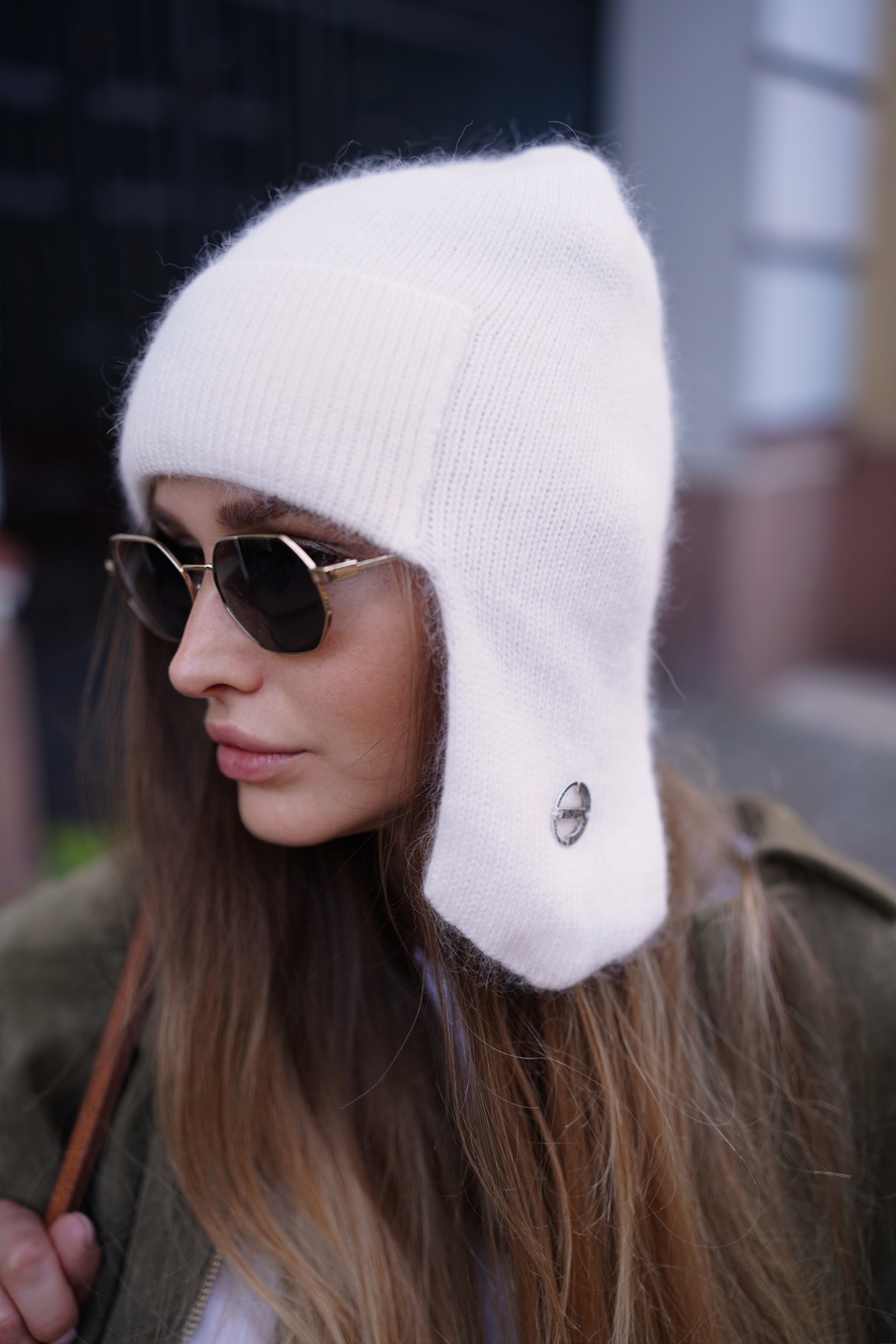 Вушанка з ангори не обʼємна молочна