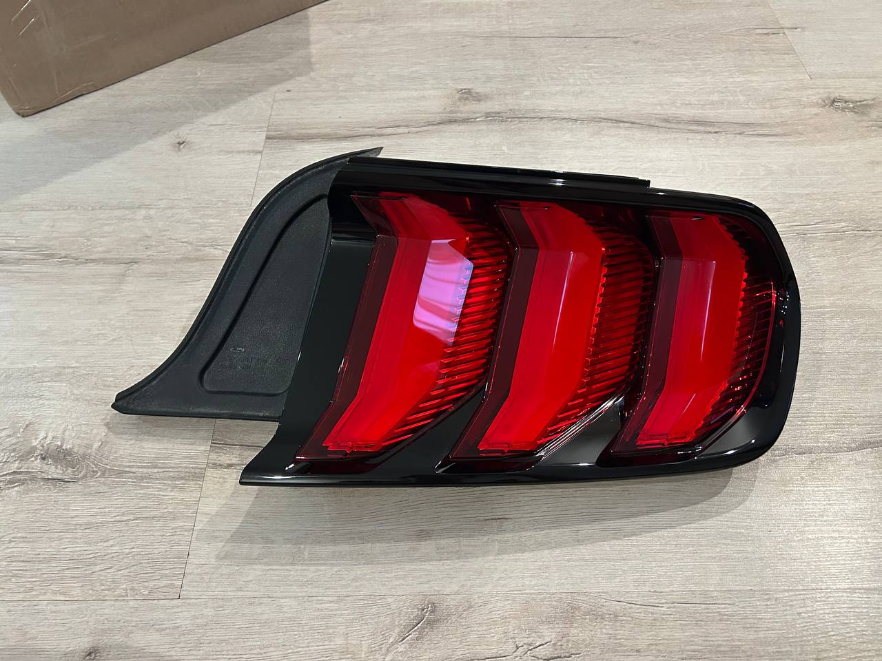 FORD Mustang б.у оригінал Права в крило 2018 - 2024 роки