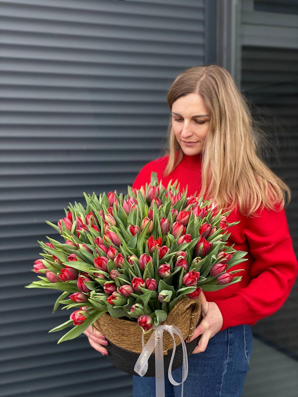 101 червоний піоновидний тюльпан