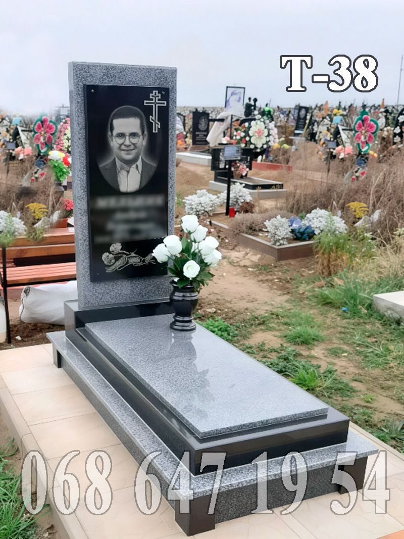 Пам’ятник Т-38 сірий прямокутний з плиткою покостівка