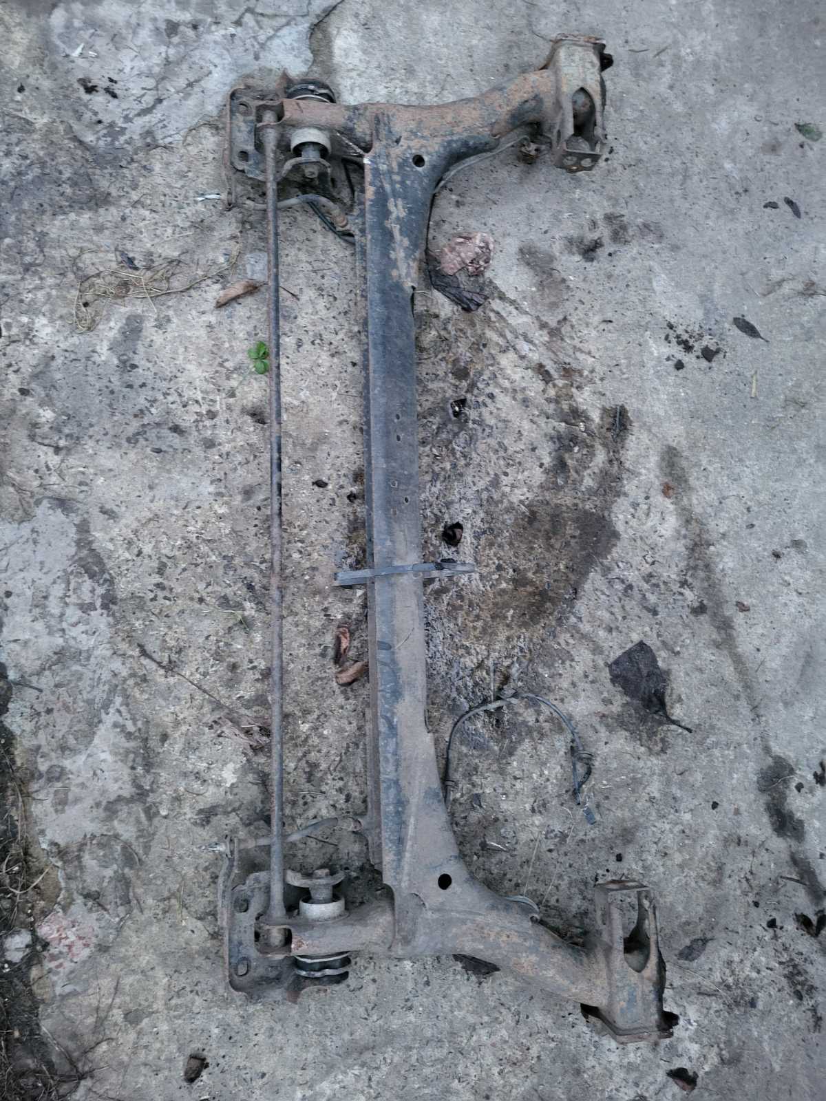 Задня балка AUDI A4B5 з датчиками ABS