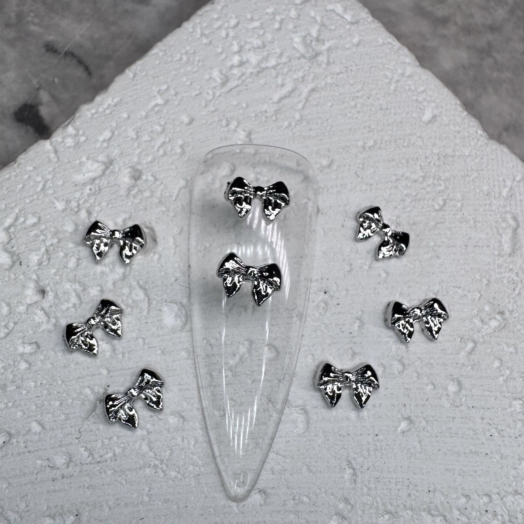 Фігурка для нігтів "Маленький срібний бантик"