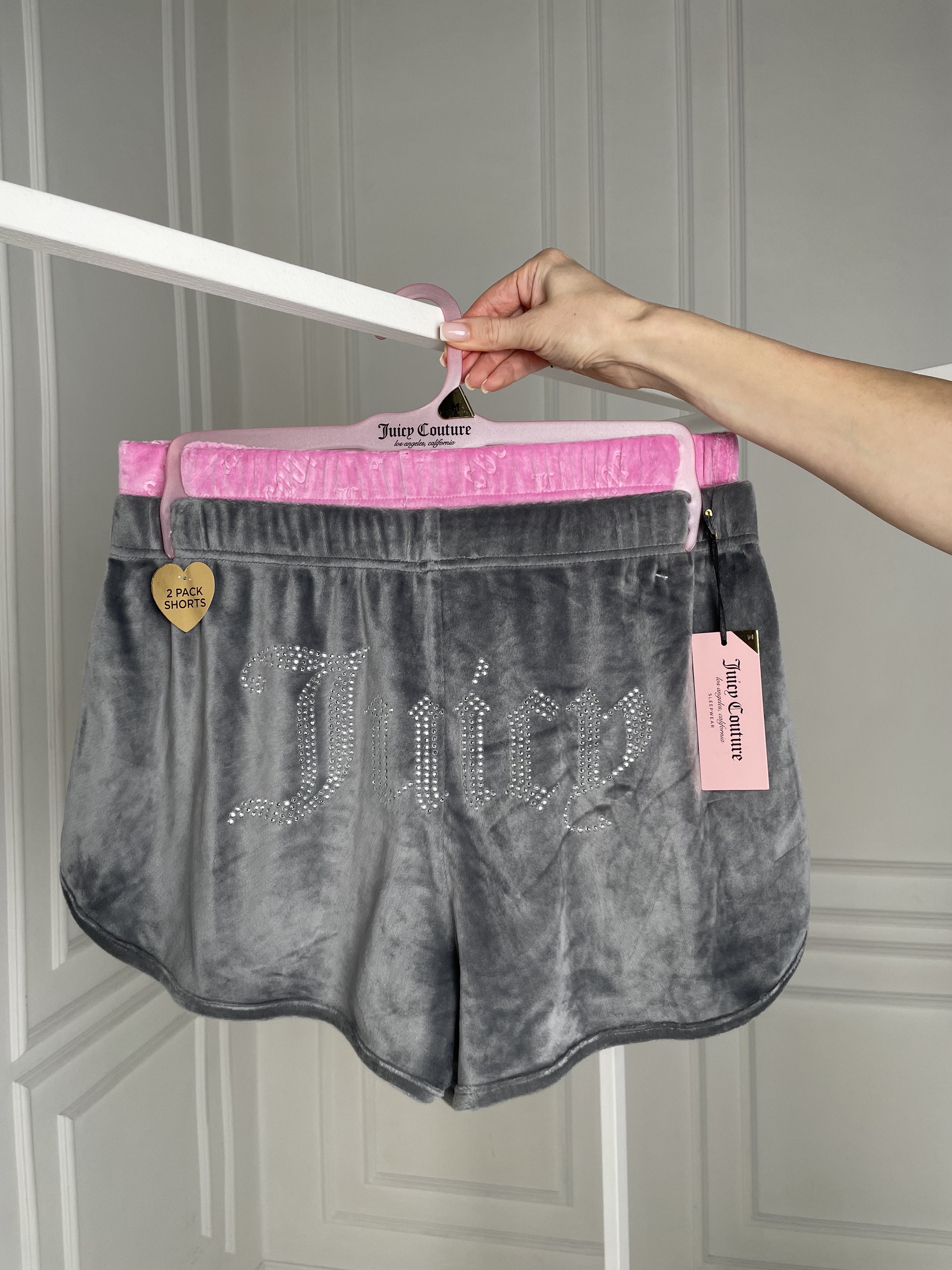 Шорти Juicy Couture Women's 2-Pack Sleep and Lounge Velvet Fleece Dolphin Shorts рожеві/сірі з лого