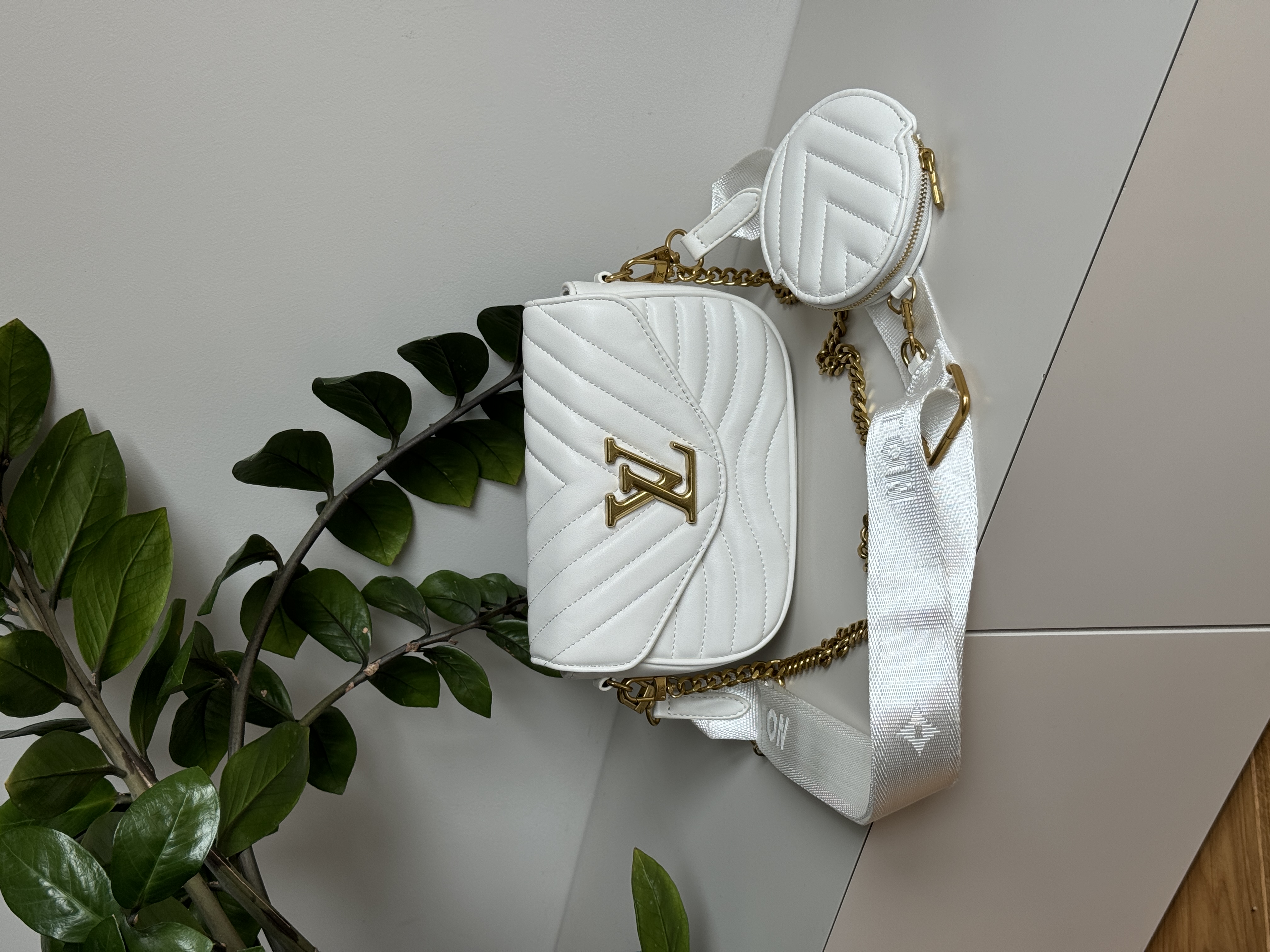 Louis Vuitton New Wave Multi Pochette Bag White/Gold