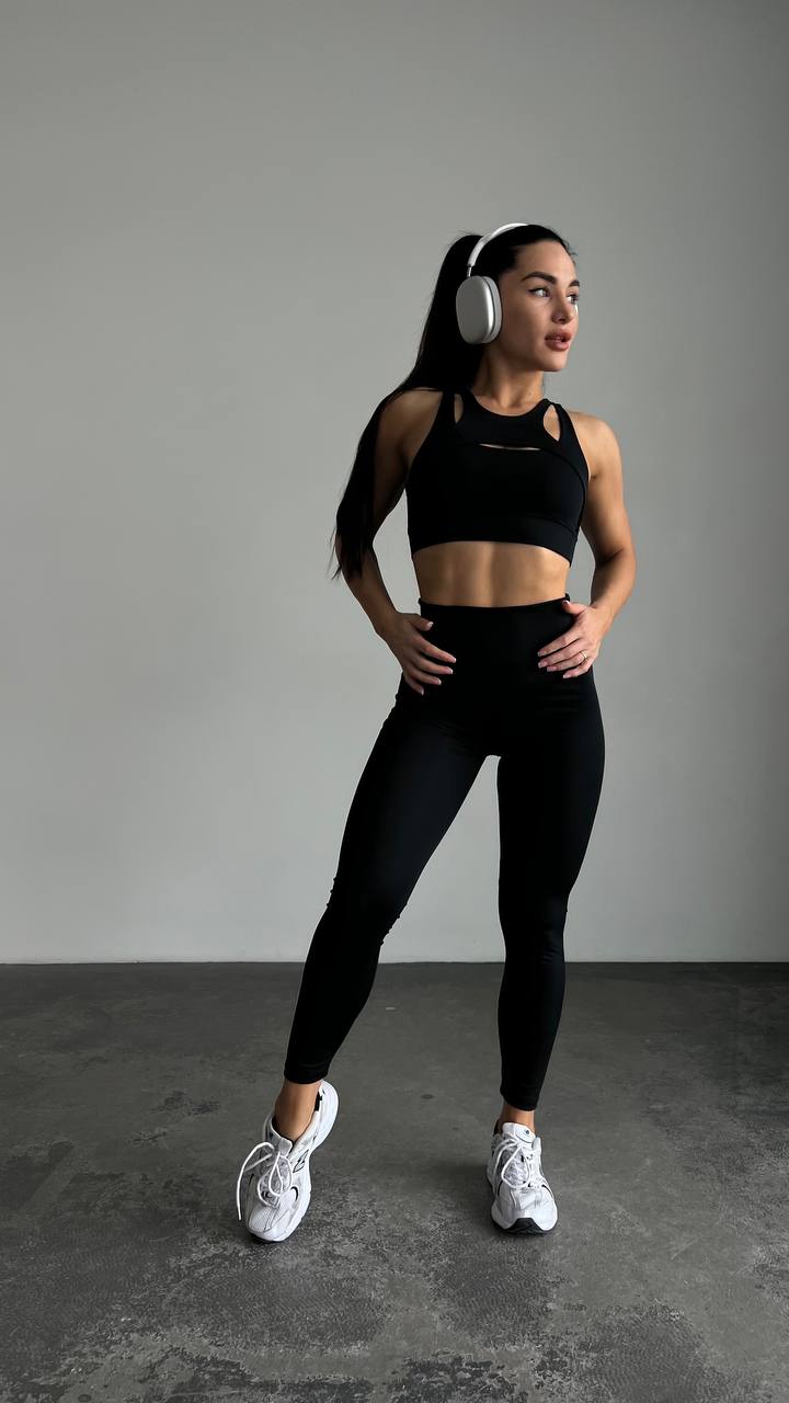 Комплект топ та лосини в чорному кольорі