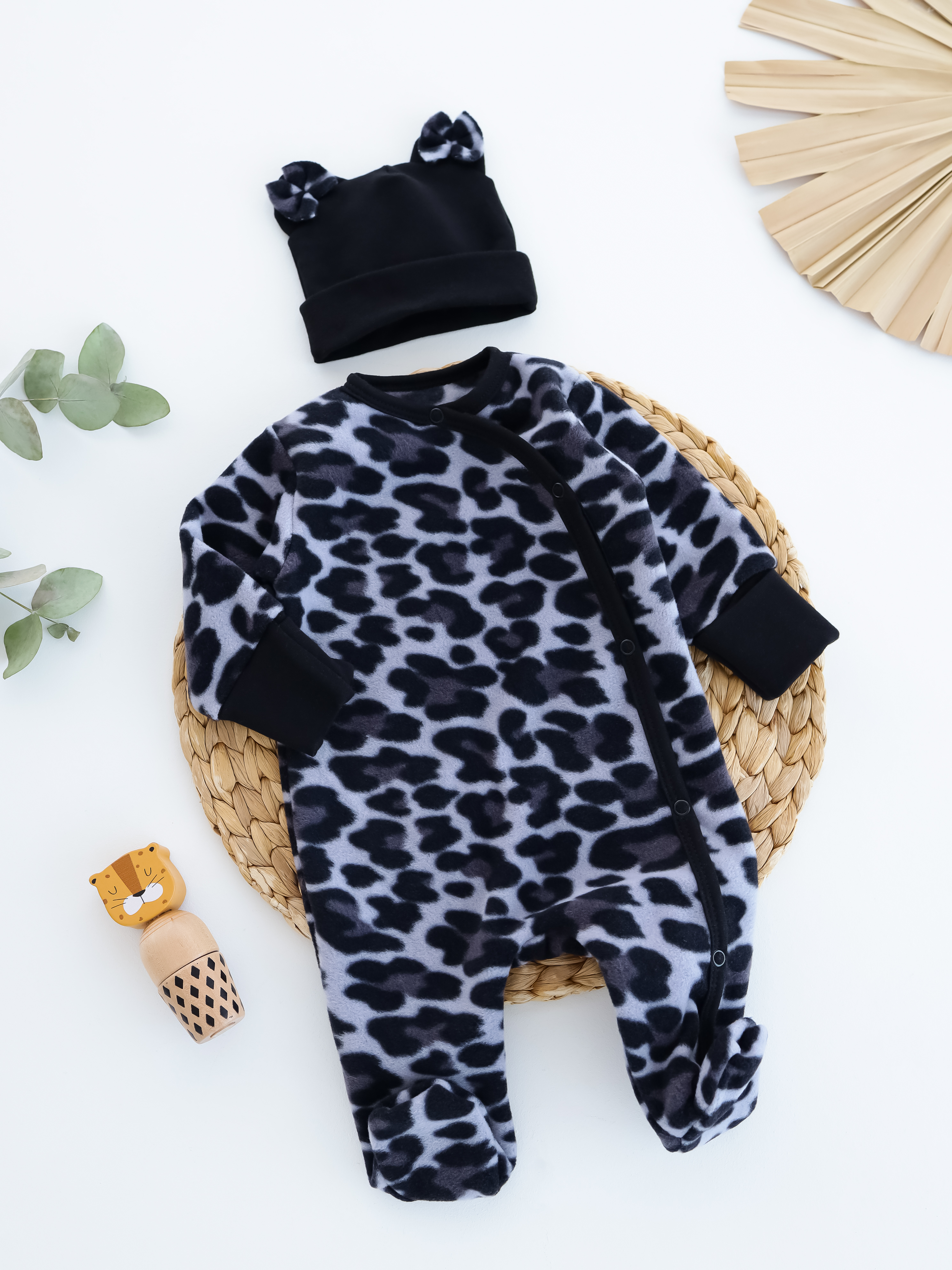 Комплект для дівчинки новонародженої чоловічок з шапочкою з флісу