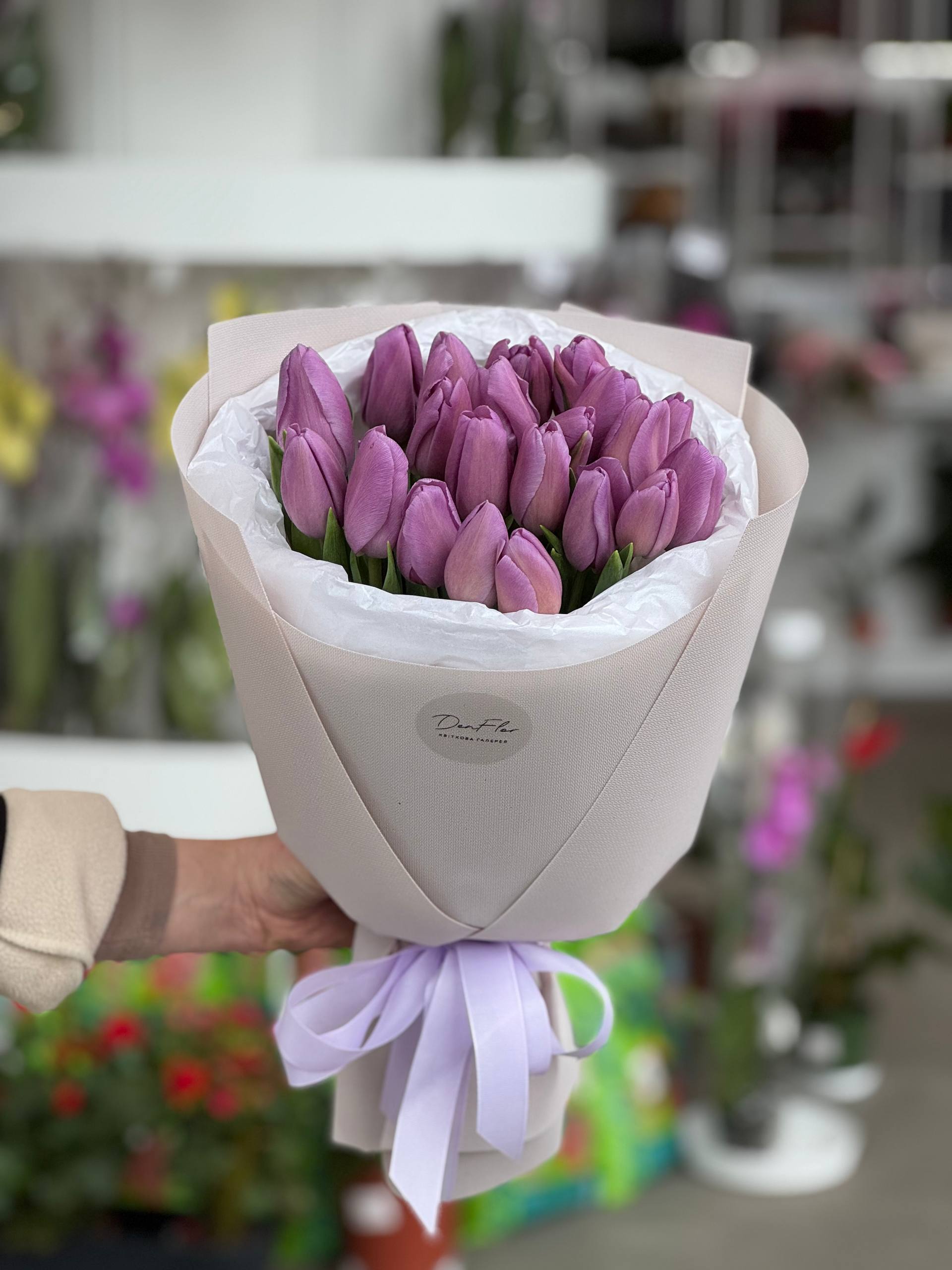 Букет із 21 фіолетових тюльпанів