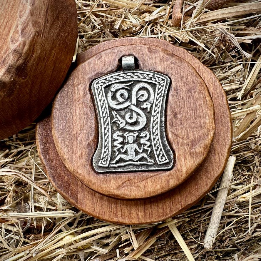 Підвіска Мати Богів