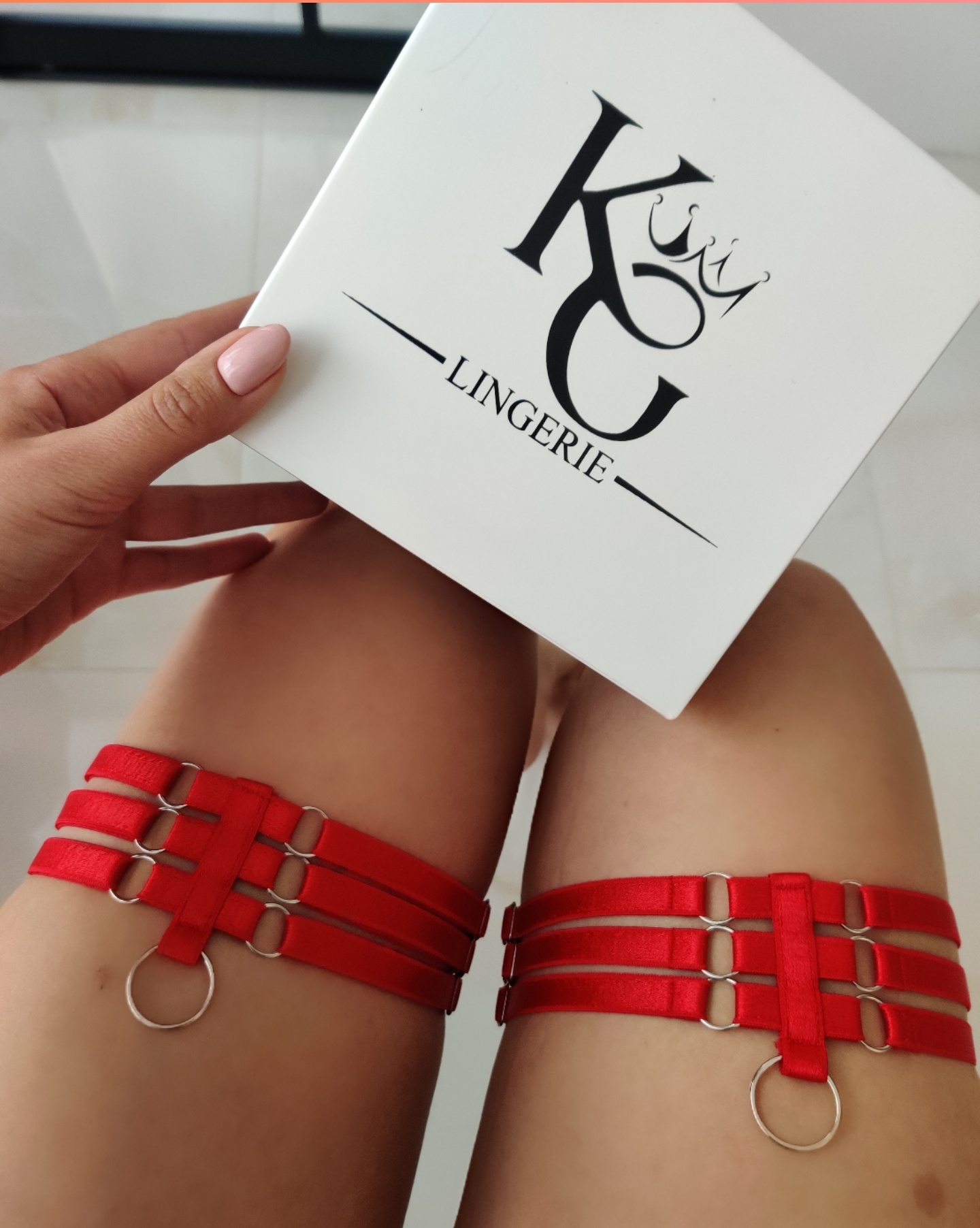 Garter Red