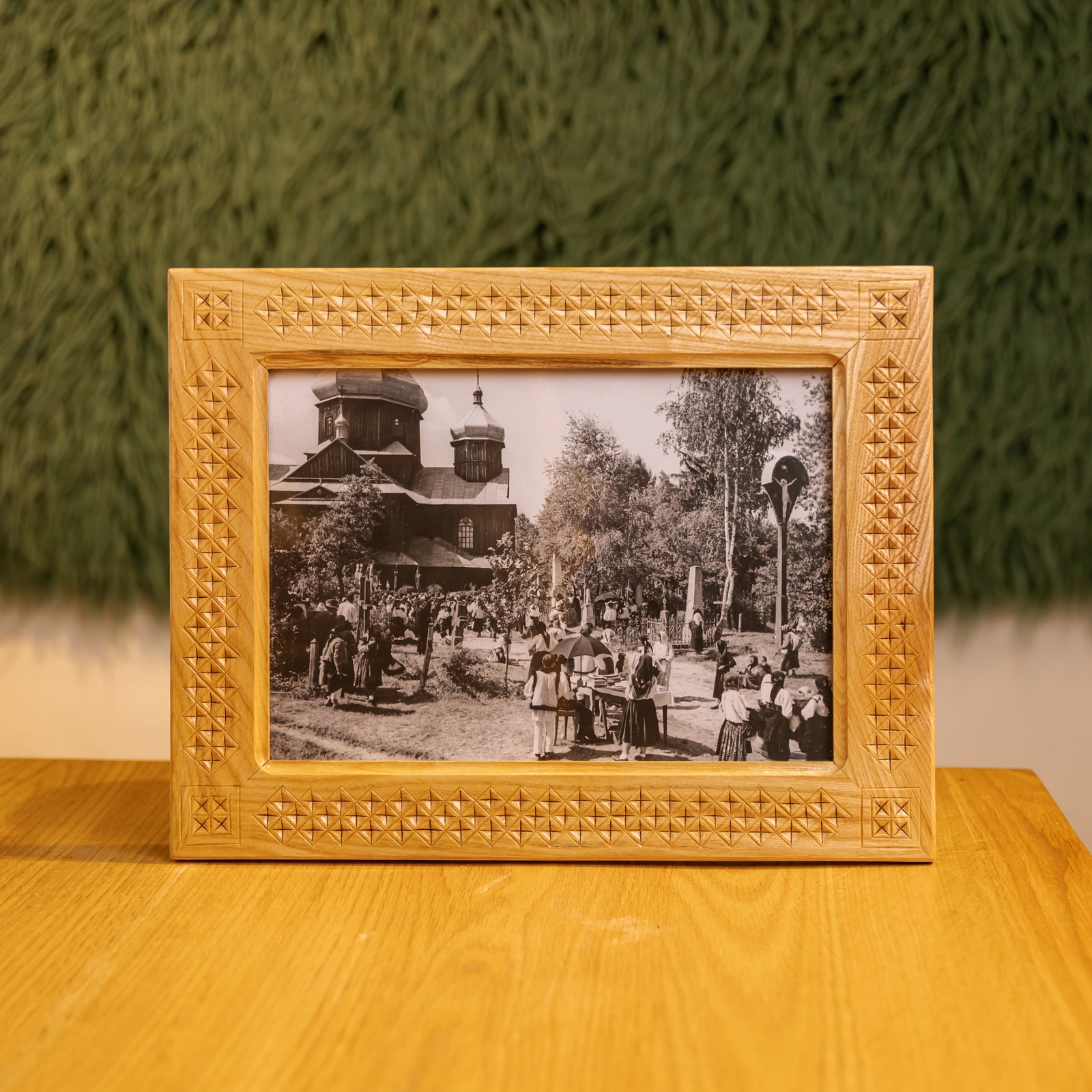 Різьблена рамка для фото, 38,5*30 см