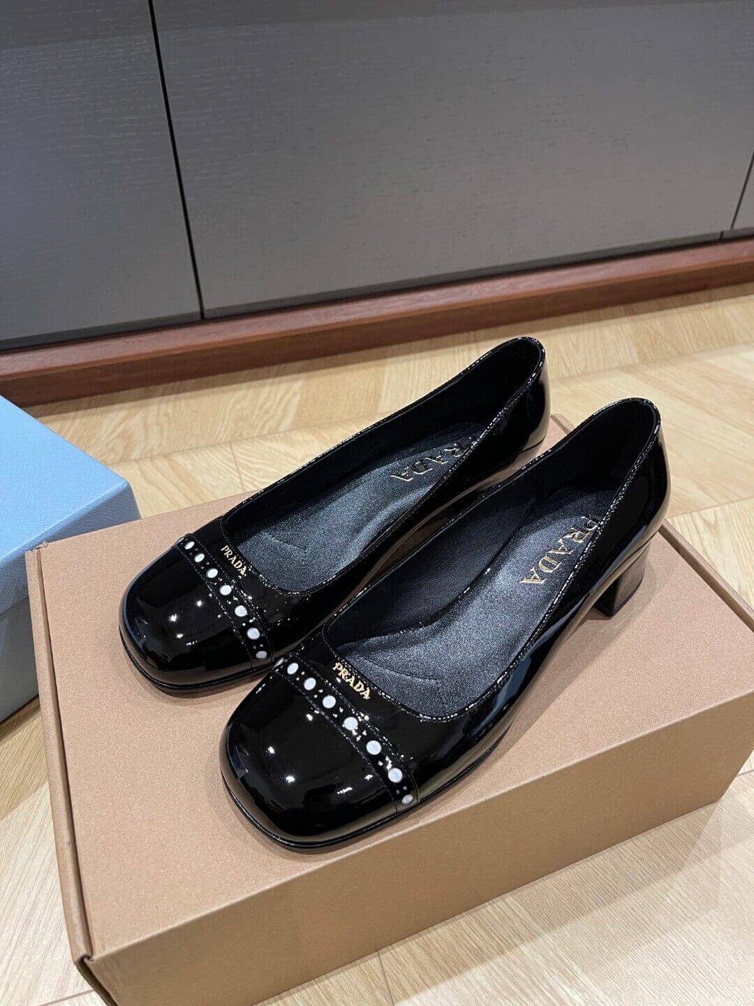 Prada туфлі
