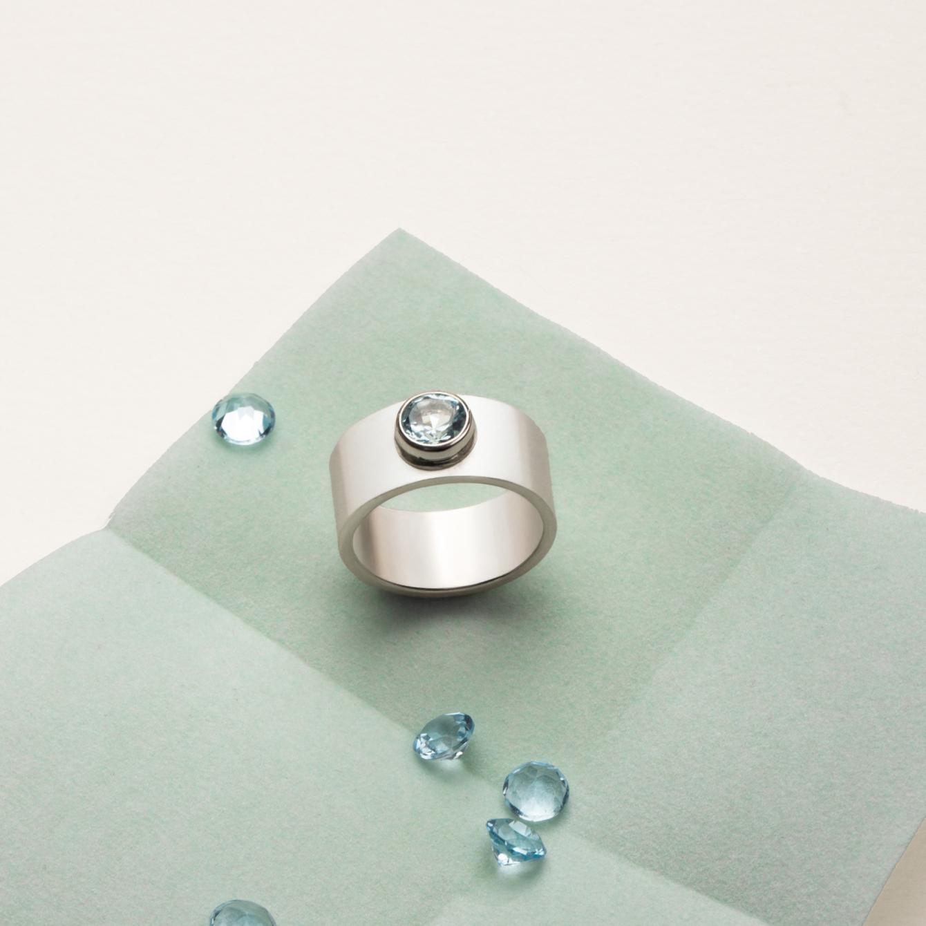 Артефакт "Чуттєвість" - Каблучка з блакитним топазом