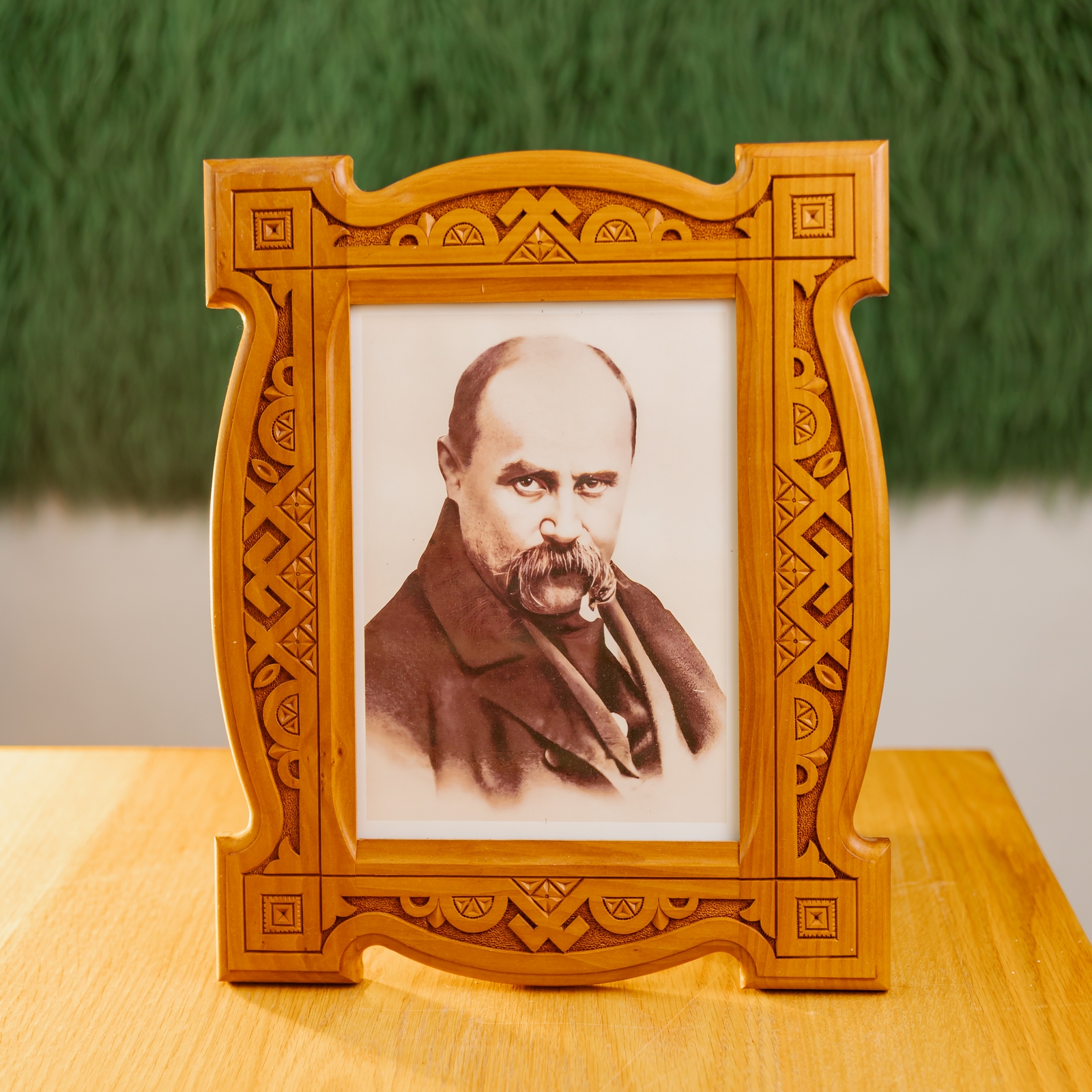 Різьблена рамка "Гуцульська", 33*27 см