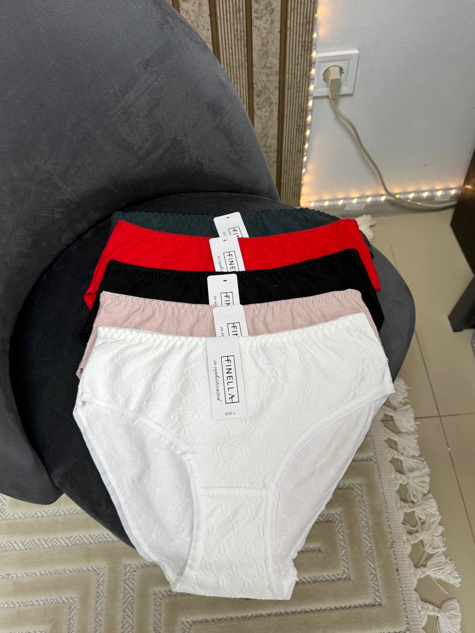 СЛІПИ НА ВИСОКІЙ ПОСАДЦІ