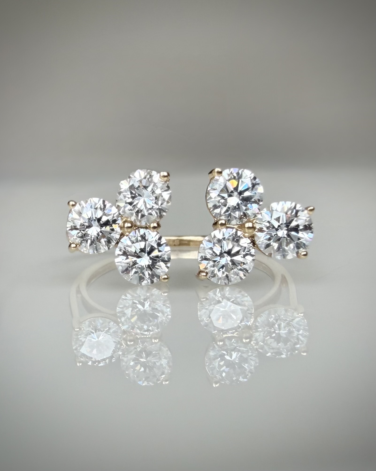 Timanttisormus 2,13 ct:n Luxury Cluster 14k keltakulta