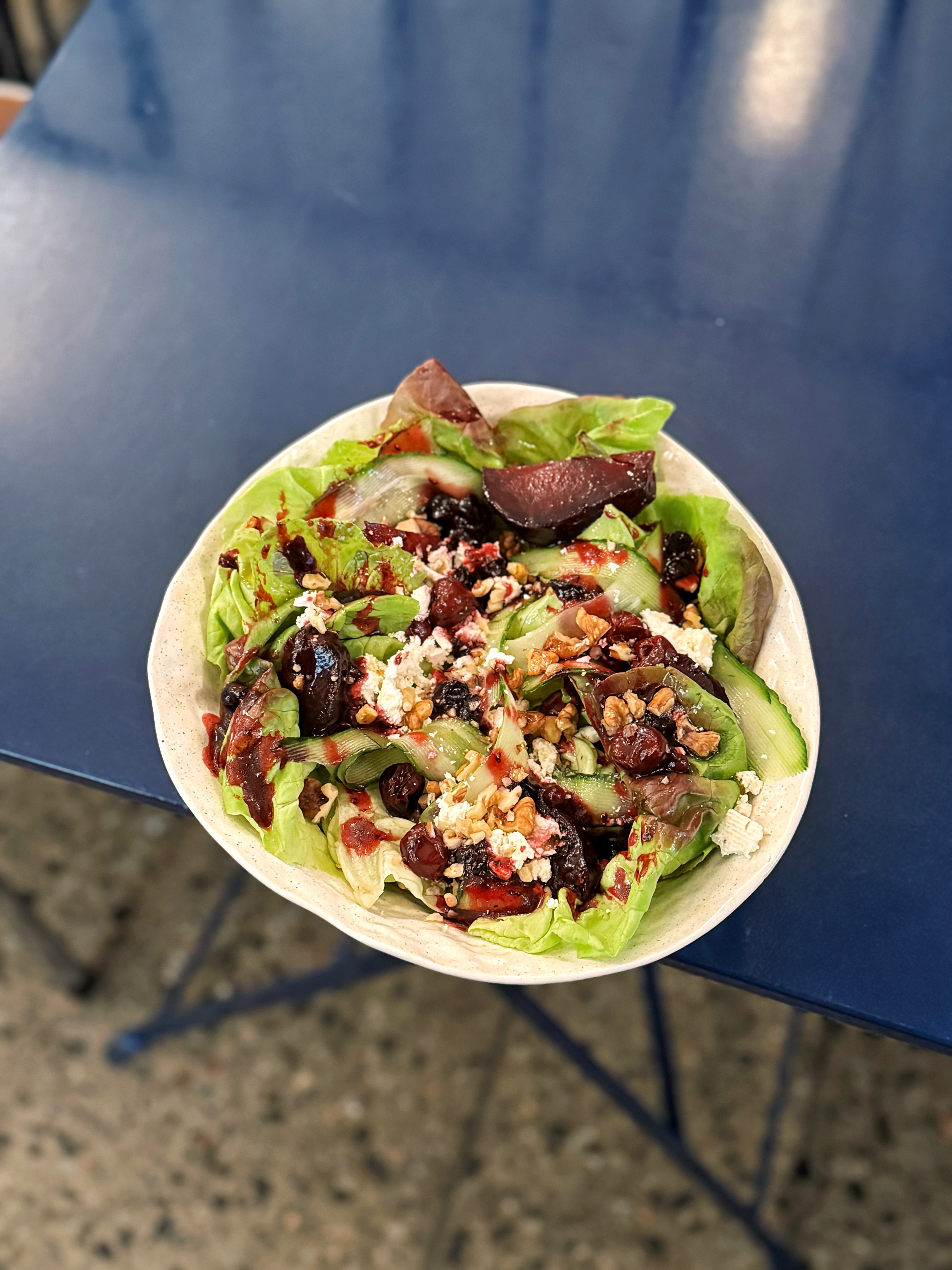 Salad with romaine, baked beets
