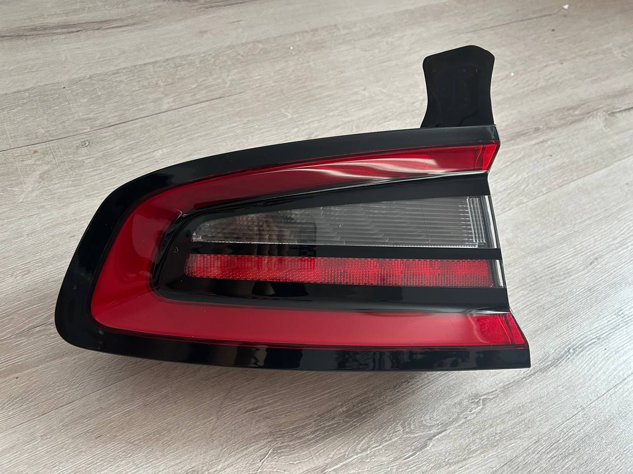 Dodge Charger б.у оригінал Ліва в крило 2014 - 2024 роки