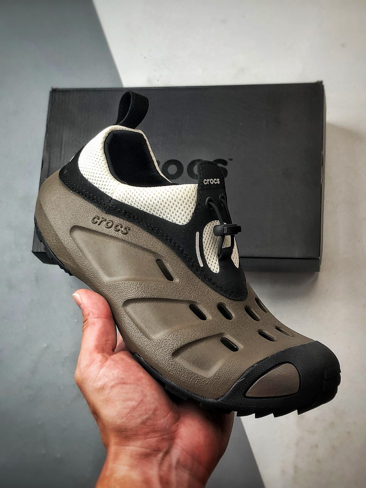 Crocs Quick Trail EVA w kolorze brązowym