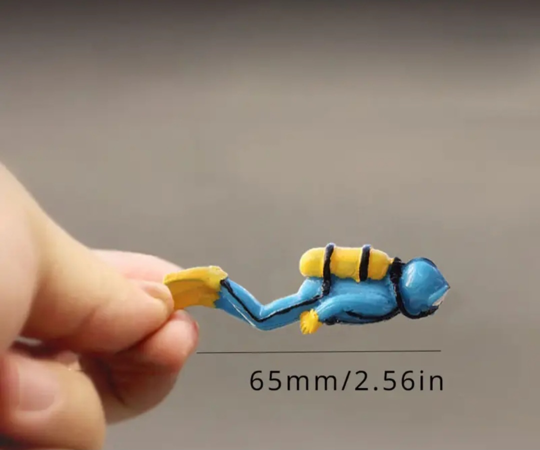 1Pcs Ocean Explorer Diver Figurine with Treasure CHEST
