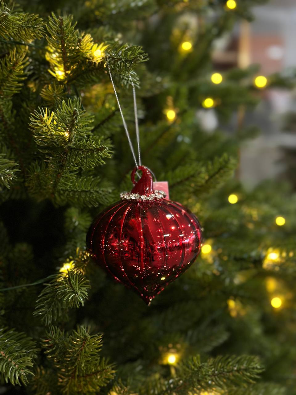 Ялинкова прикраса з декором з каміння 10 см, колір - глибокий червоний