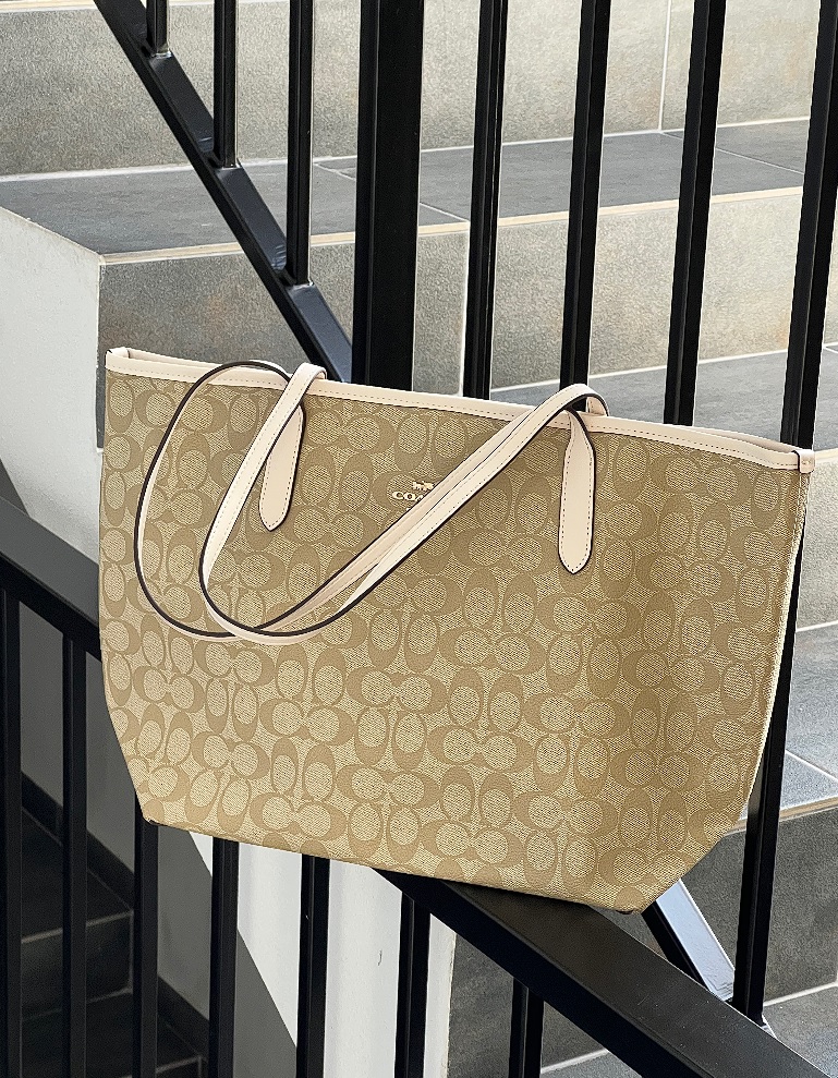 Coach Reversible Signature City Tote Chalk/Light Khaki