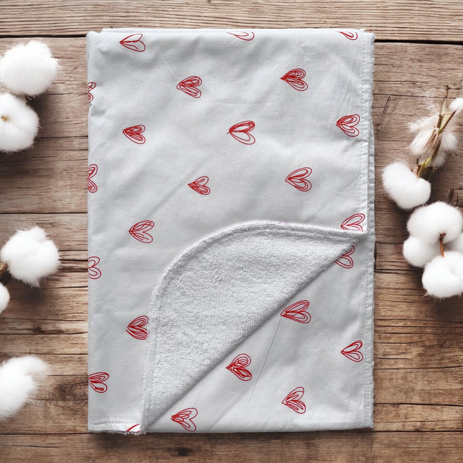 Пелюшка непромокаюча 100 х 70 см Сердечки червоні