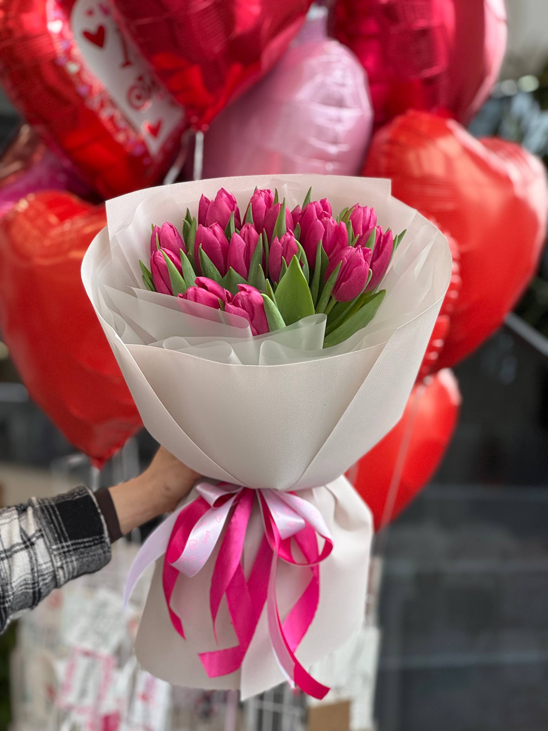 Букет із рожевих тюльпанів