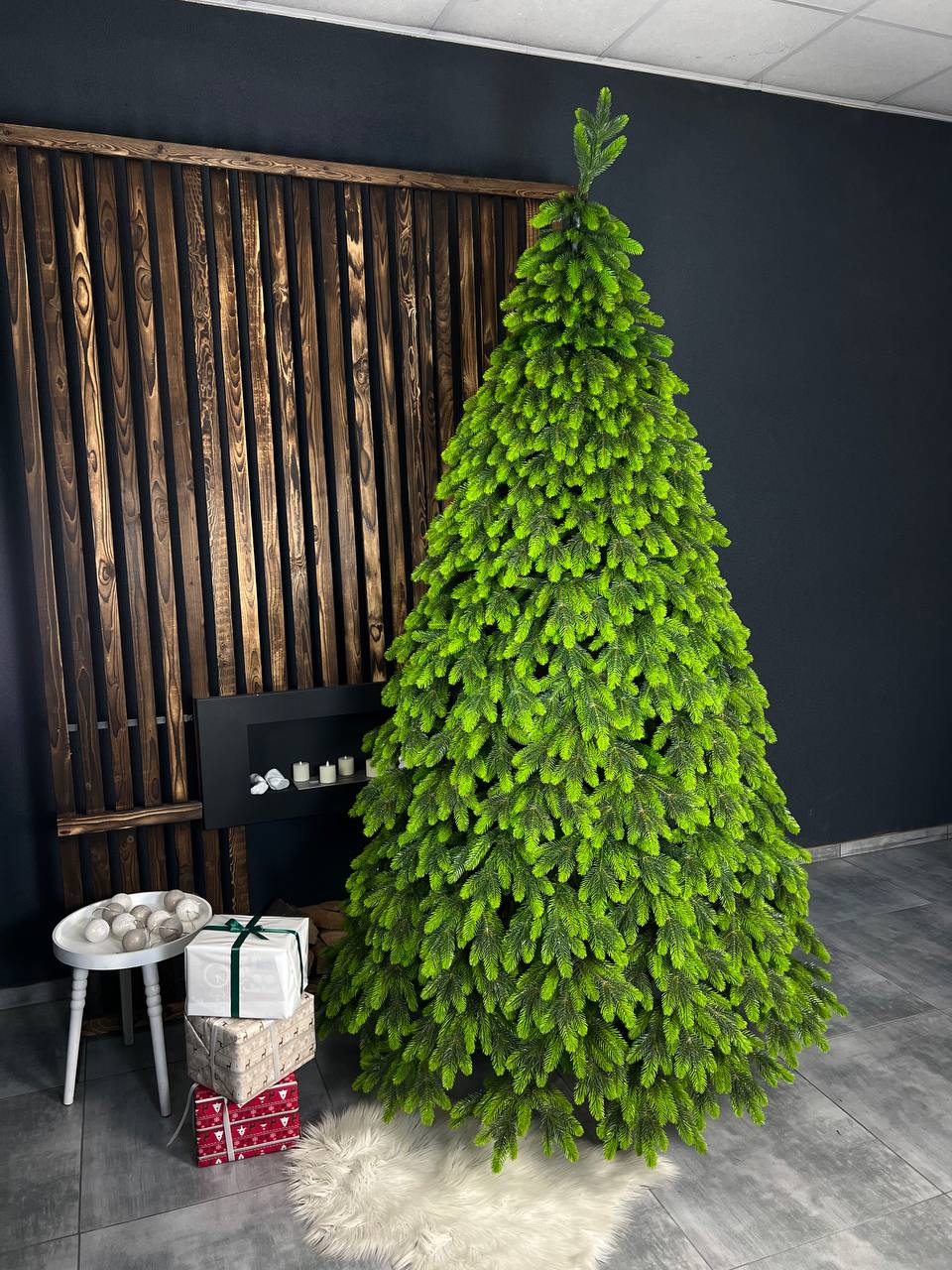 Ялинка «Роял» із білими кінцями - 2.5 м. 🍈