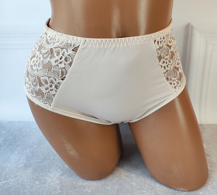Трусики сліпи високі рожеві Lauma Lingerie 02990 з мереживом, р. 40–42