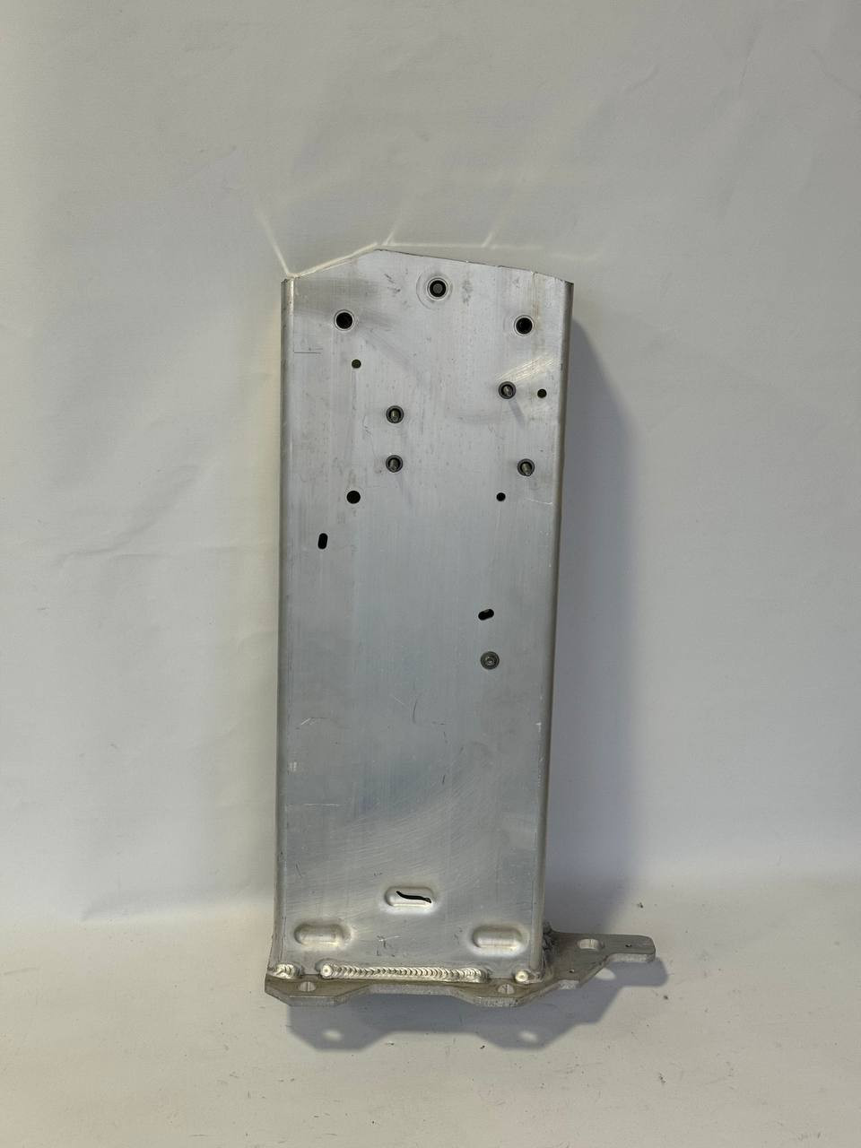 Лонжерон на Tesla МХ правий