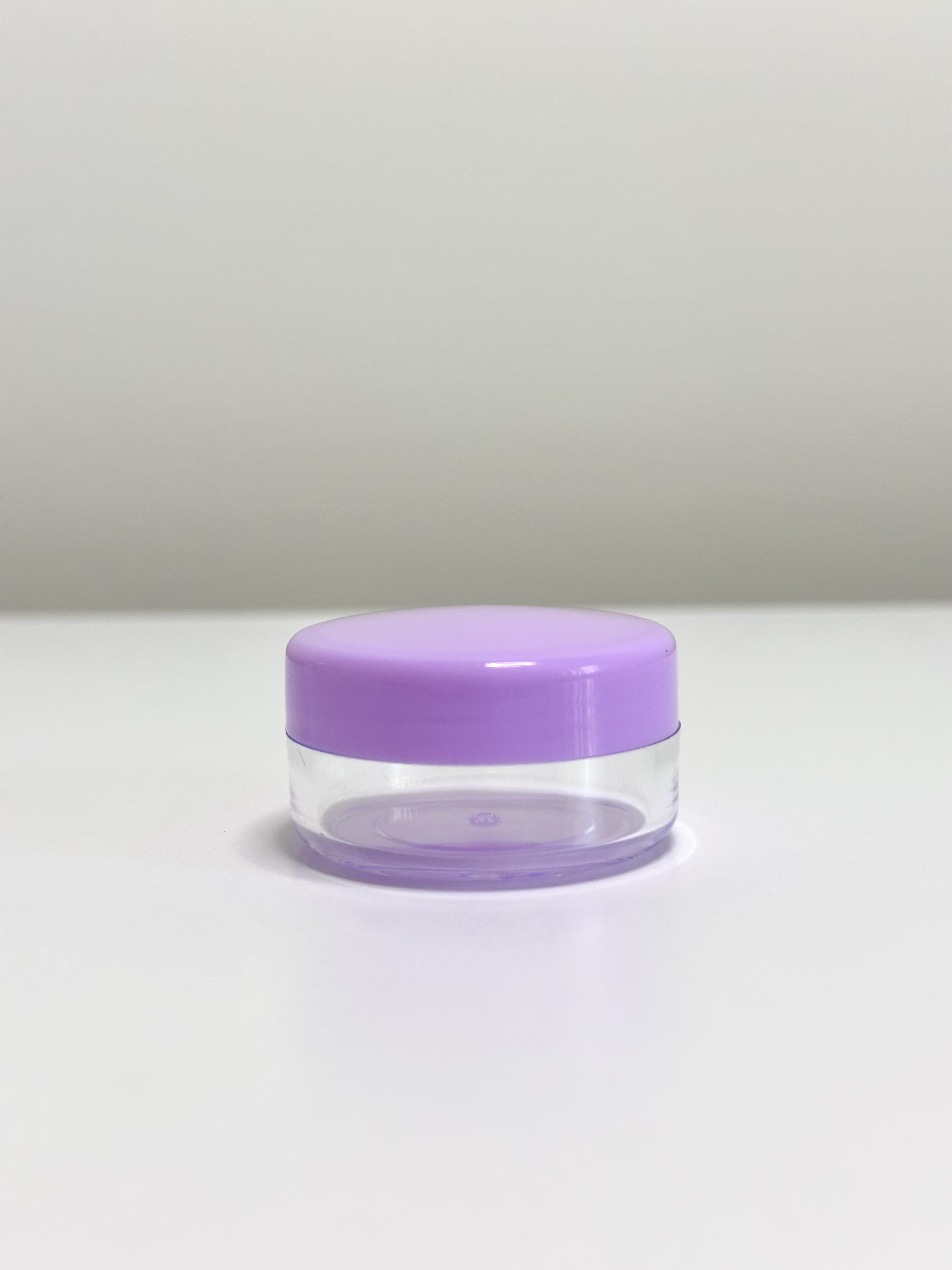 Баночка косметична 10 мл пластикова (лавандова кришка)