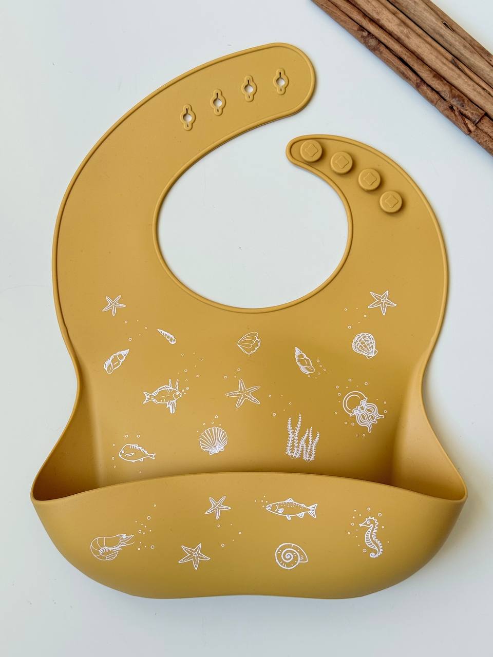 Нагрудник з литим принтом 