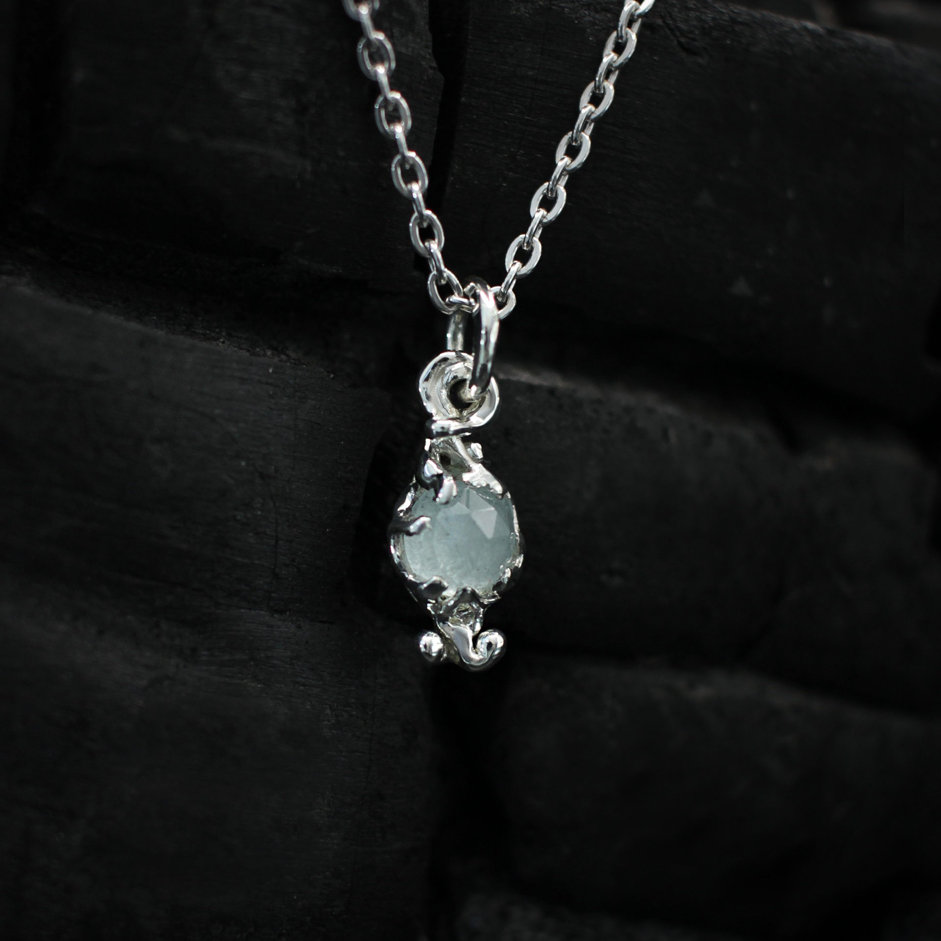 Vine з аквамарином