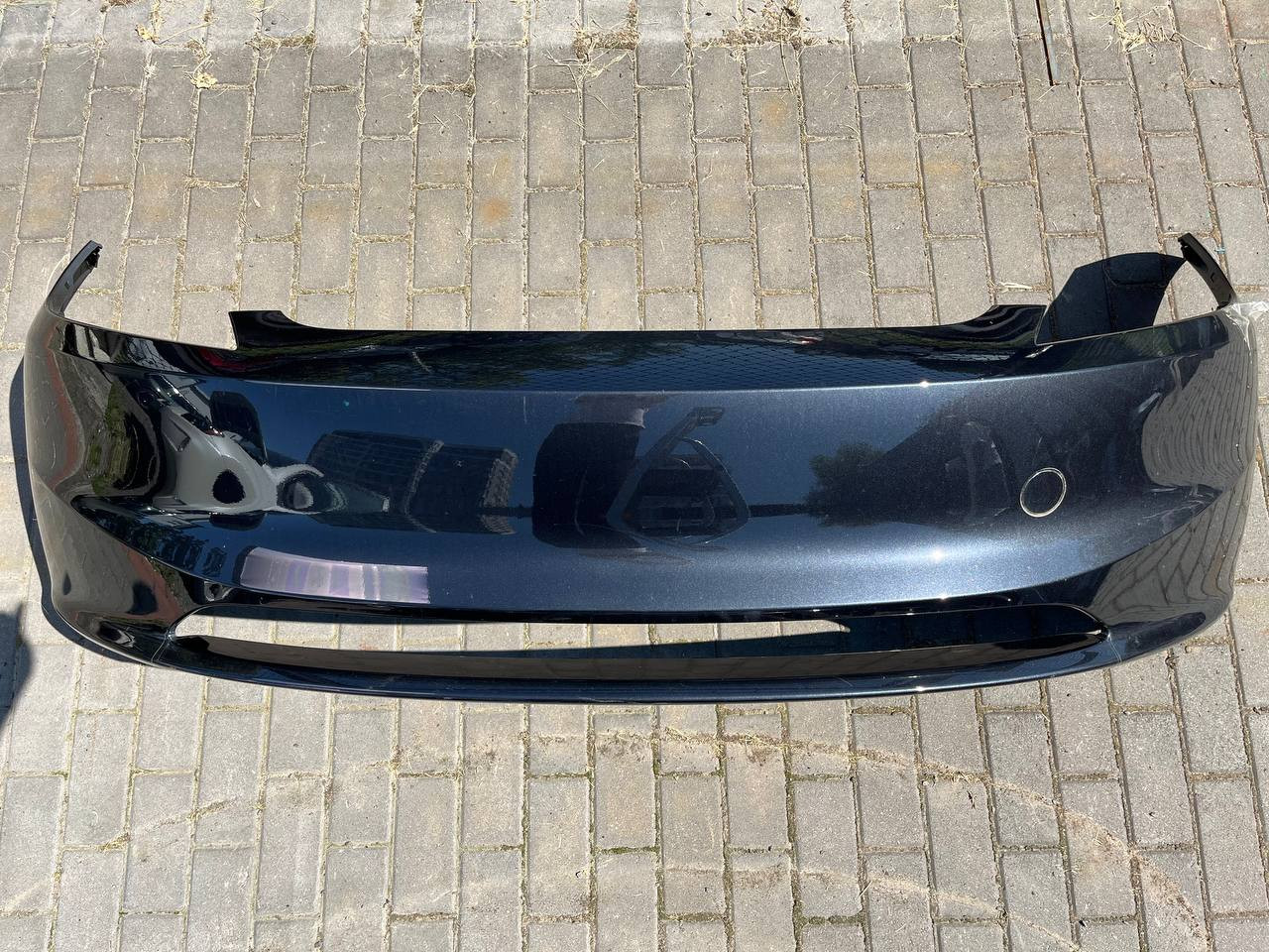 Передній бампер на Tesla M3 HIGHLAND сірий (голий, без парктроніків)