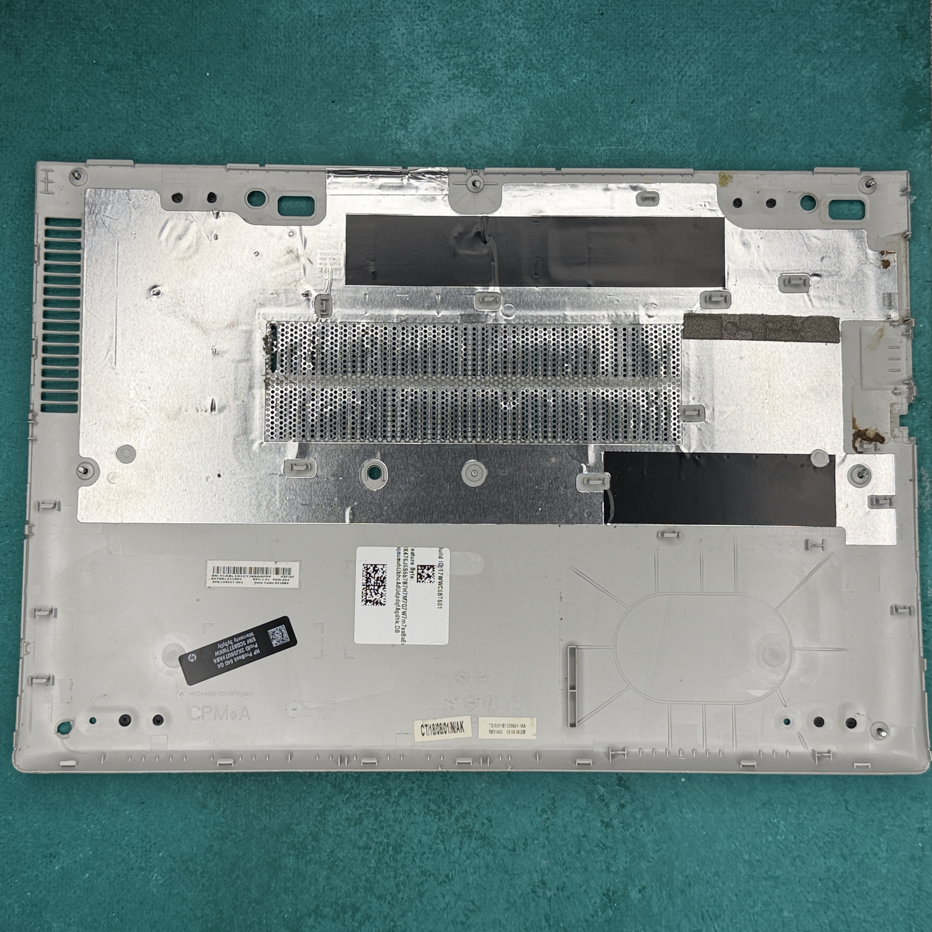 Нижня частина корпусу (Bottom Base / Корито)	З ДЕФЕКТАМИ!	HP ProBook 640 G4	L09527-001	HP 645 G4, HP 640 G5, HP 645 G5