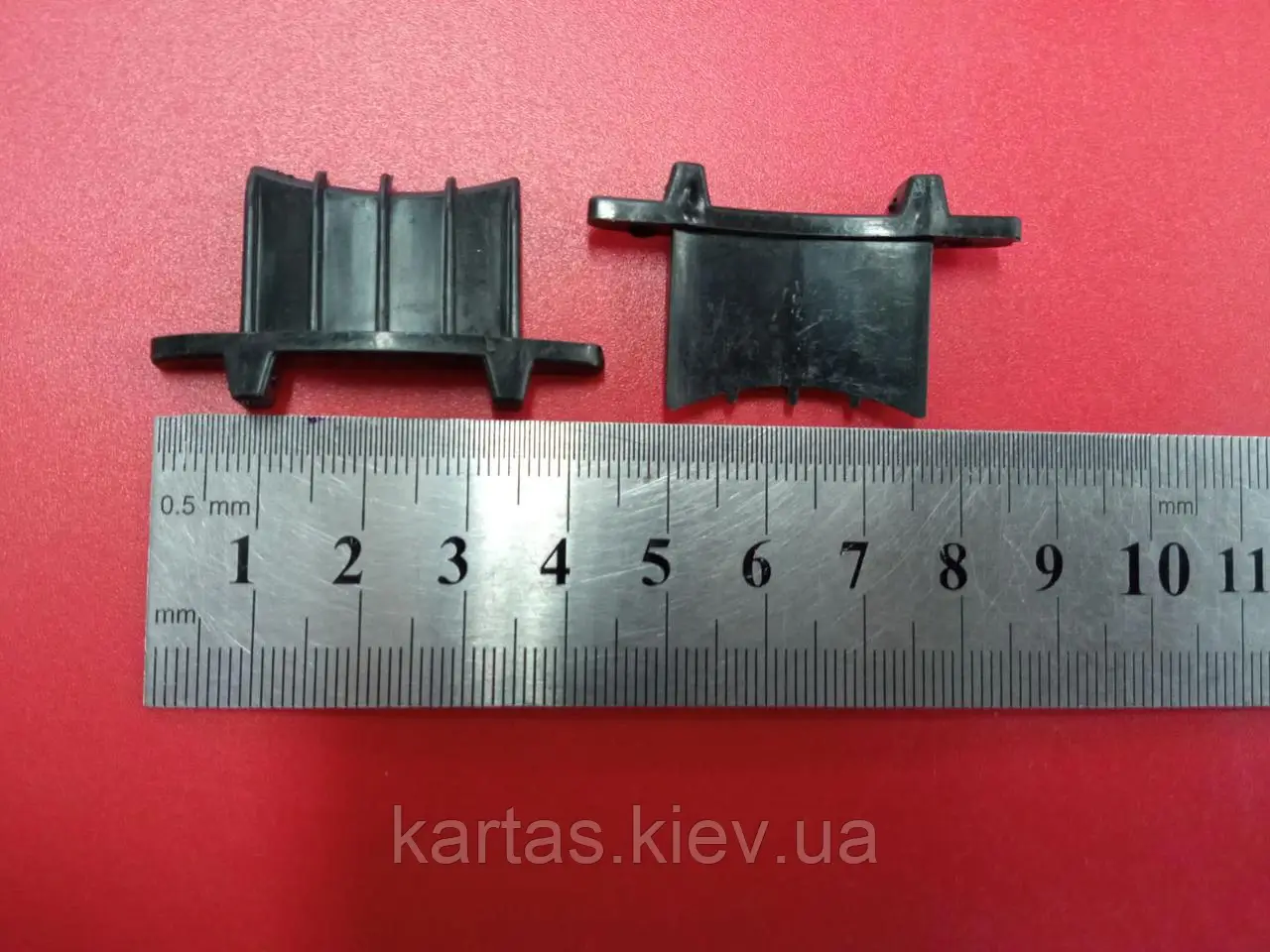 Заглушка профілю 37-39 мм  - до захисних ролетів