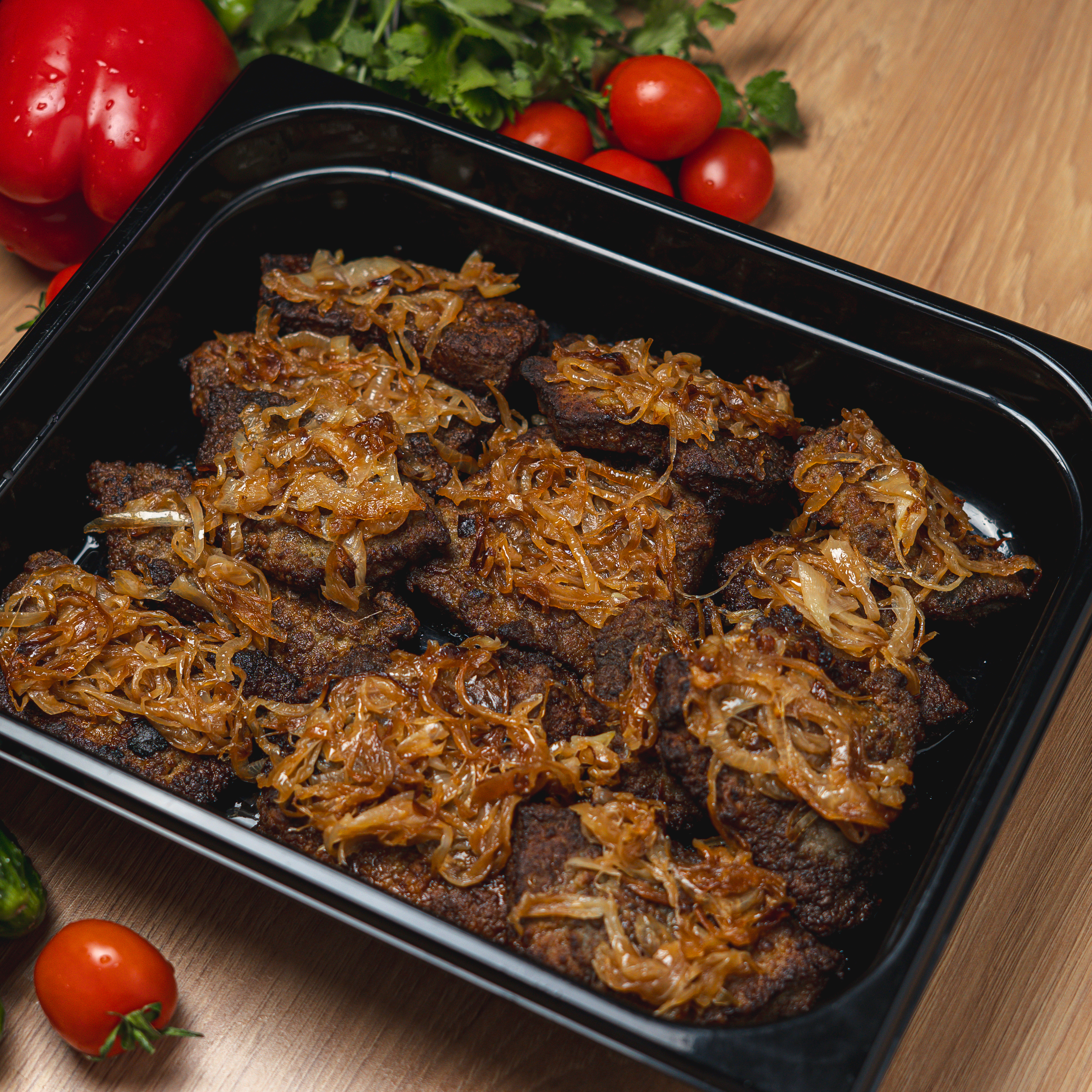 Печінка яловича з цибулею