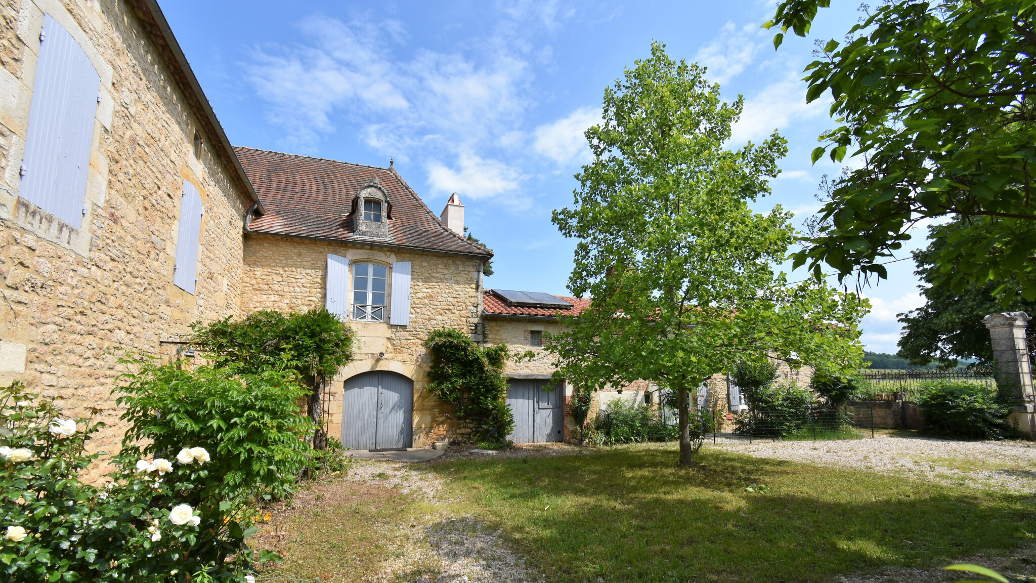 Magnifique maison de vigneron, son chai et son vignoble renommés.