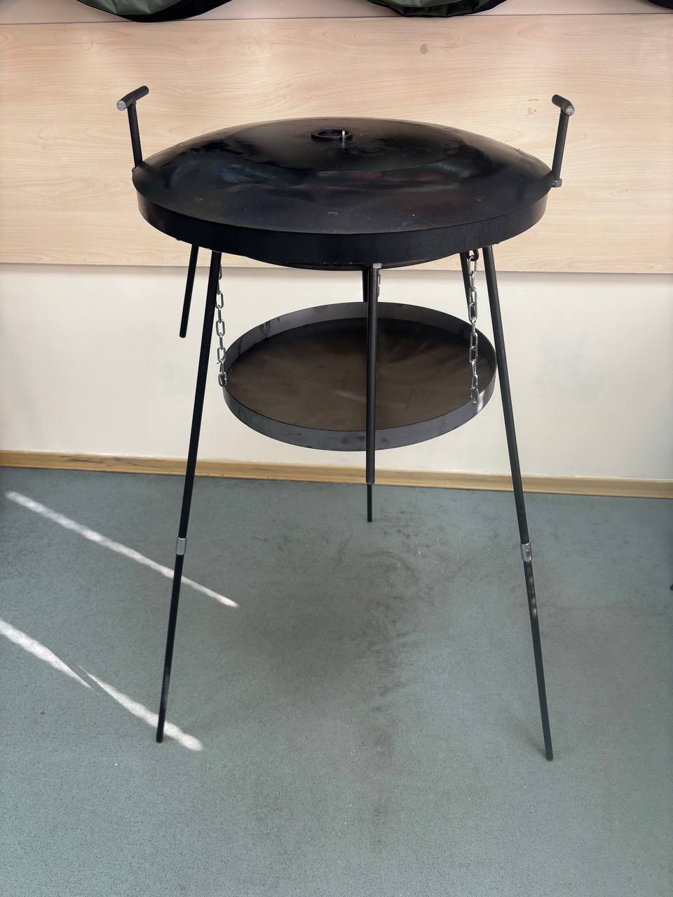 Сковорода Садж 50 см з підставкою для вогню на високих розбірних ніжках з кришкою