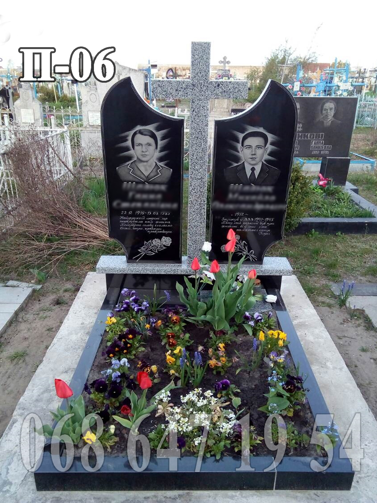 Пам'ятник П-06 для двох з сірим хрестом та спільним відкритим квітником